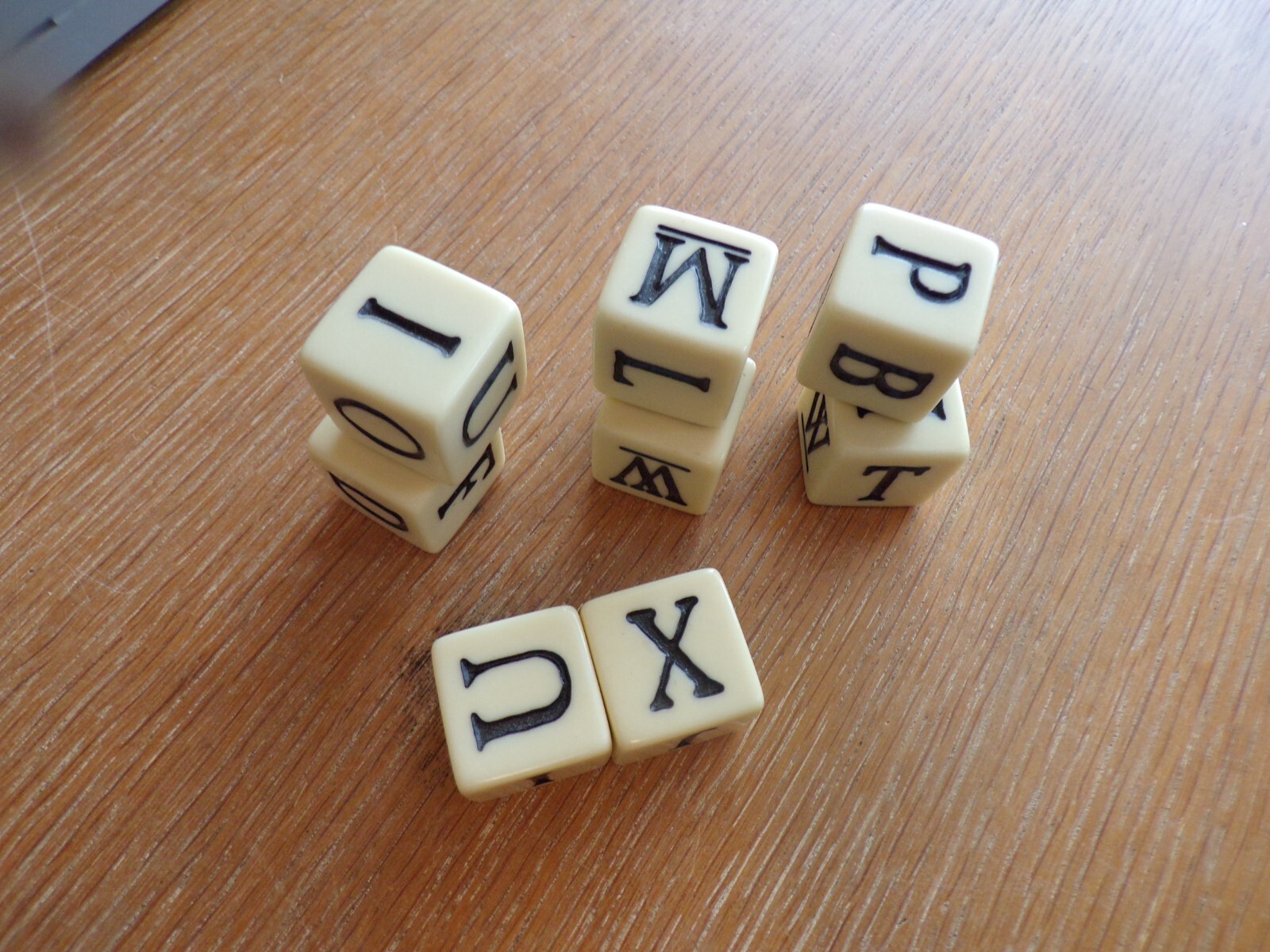 Lot of 8 Vintage Plastic 1″ Square Alphabet Dice