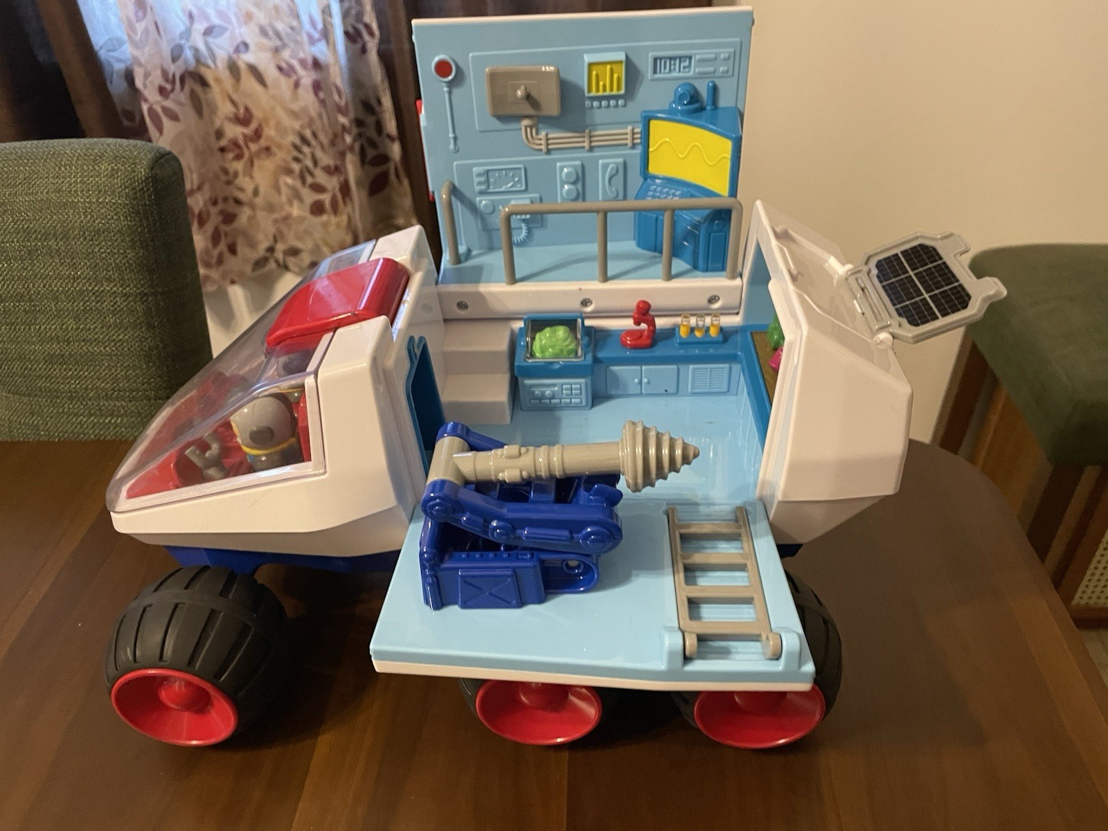 Lakeshore Learn & Play Explore Rover Space Vehicle Complete With 2 Figures