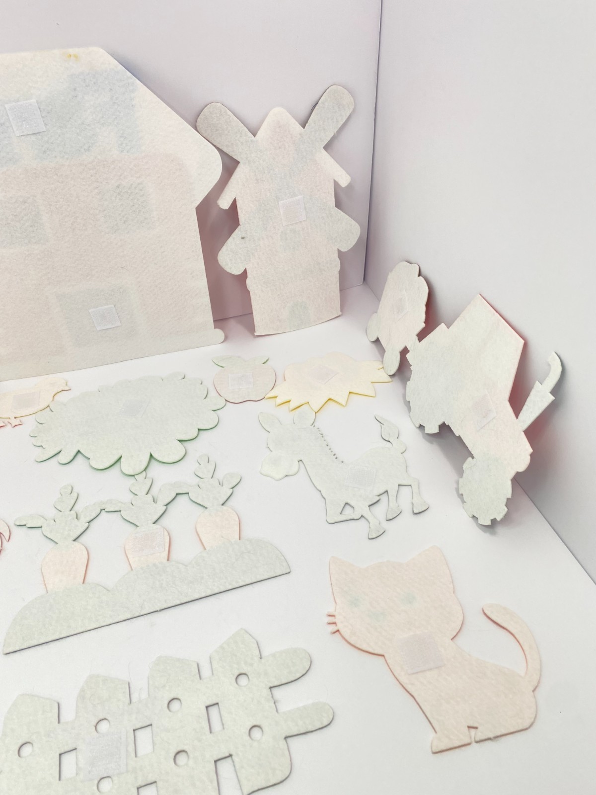 Farm Animal Felt Story Set – Hook‑and‑Loop Backing – 30+ Pieces Preowned Wear