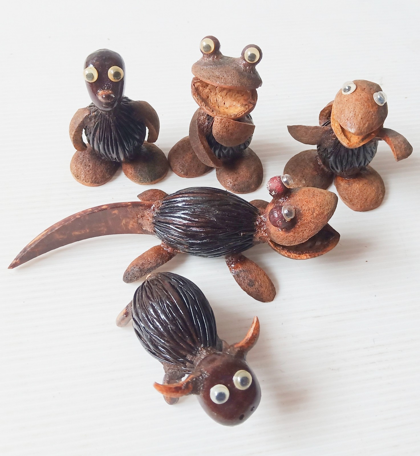 Tiny Coconut Shell Animals Sculpture – Eco-Friendly Desk Decor
