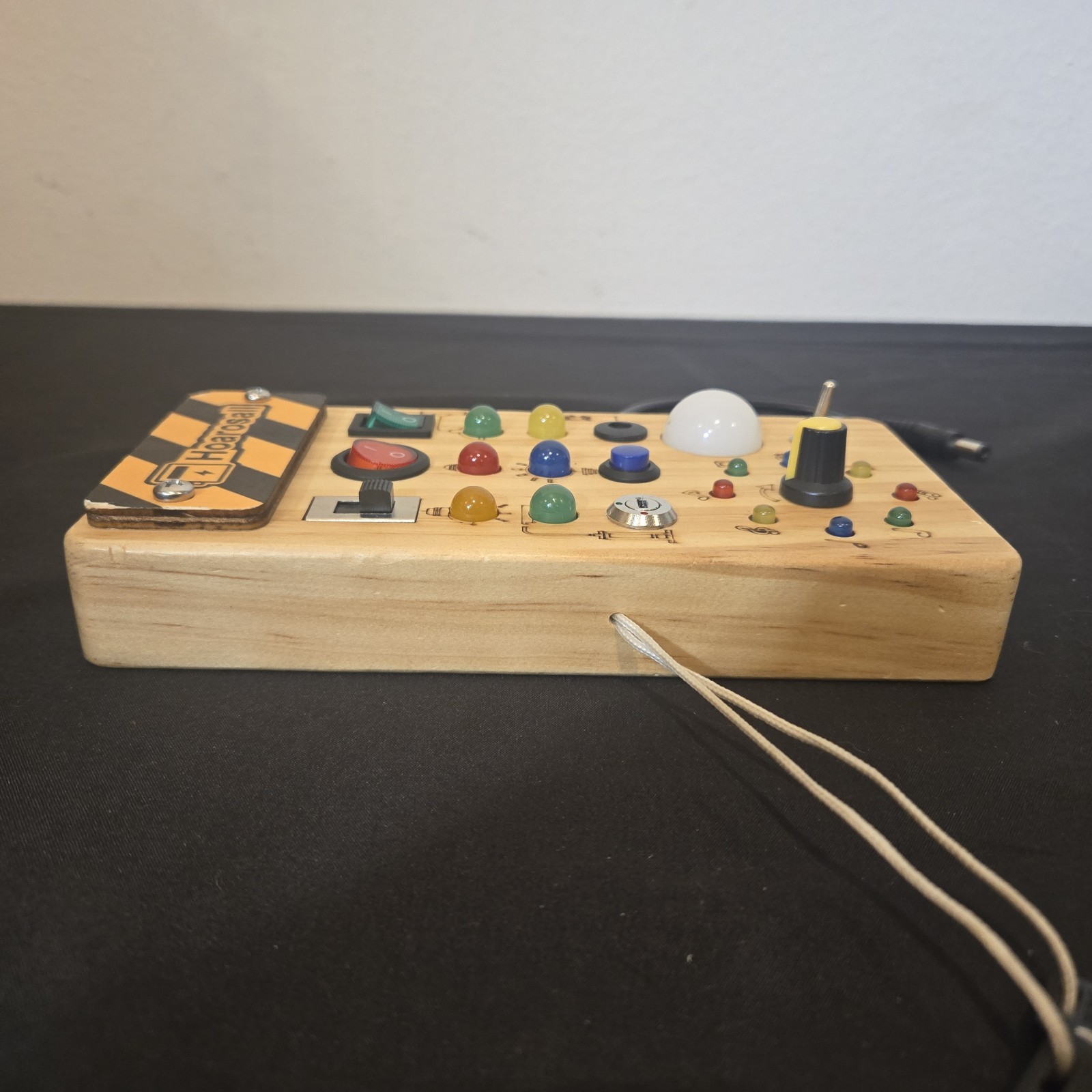 Hoarosall Montessori Busy Board 8 LED Lights for Sensory Learning