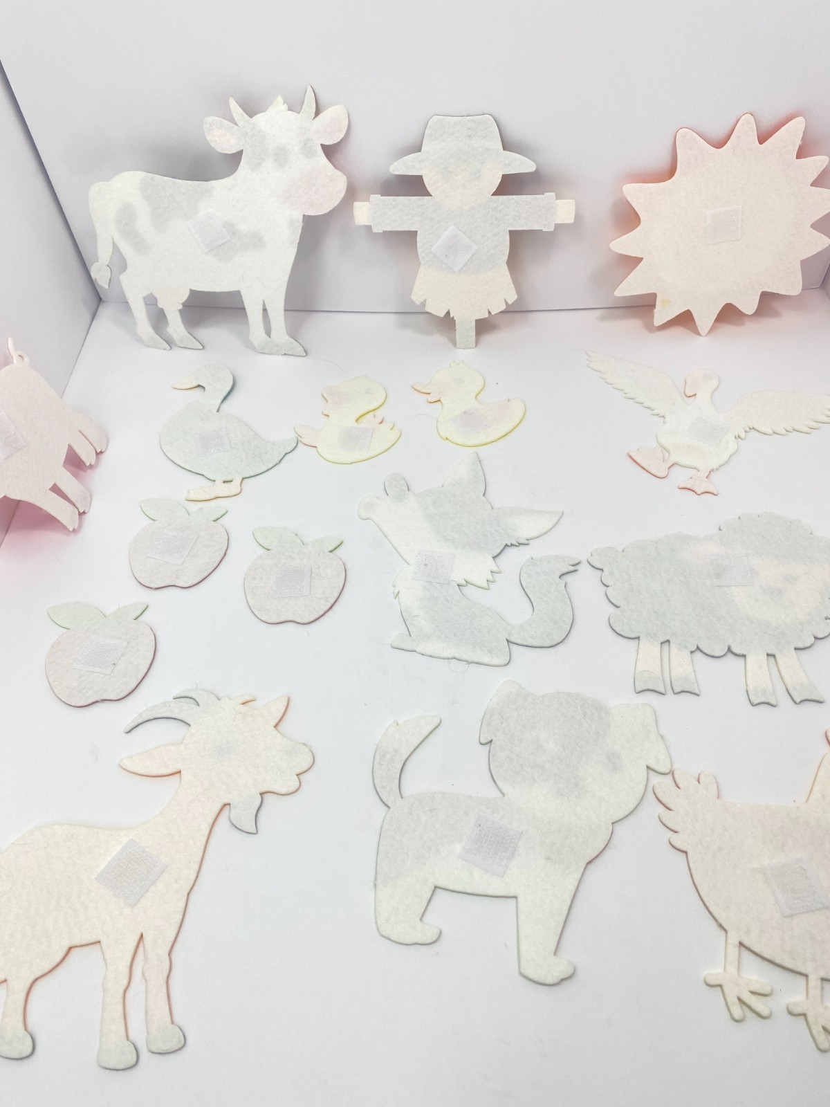 Farm Animal Felt Story Set – Hook‑and‑Loop Backing – 30+ Pieces Preowned Wear