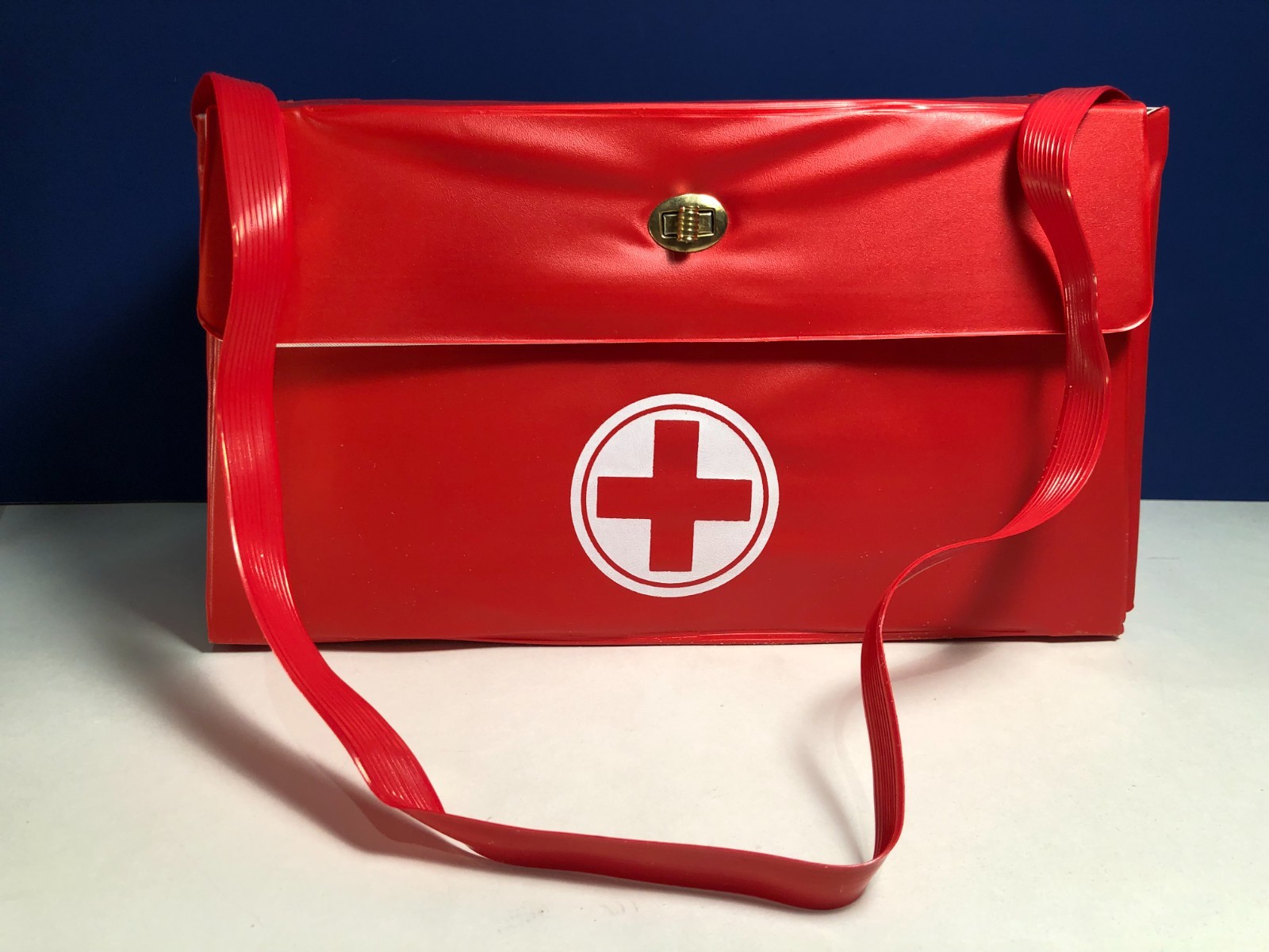 Vintage Sears Little Learners DELUXE NURSE KIT in box Shoulder case & play items