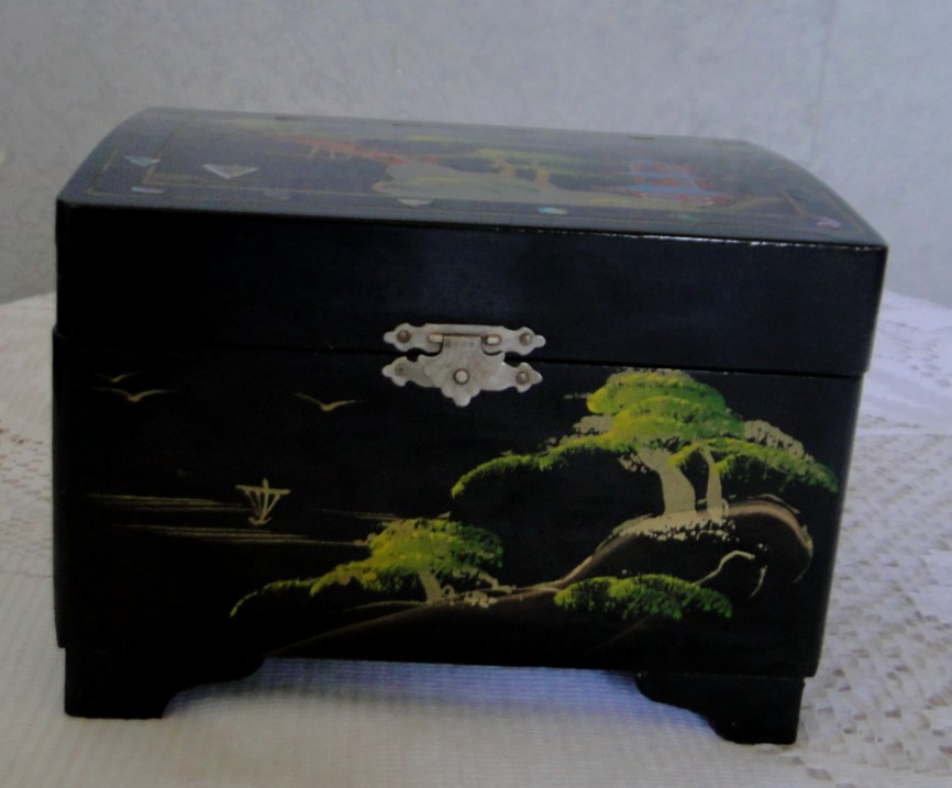 ASAHI Jewelry Box Music Box Lacquered Wood Black Mother Of Pearl Asian Decor