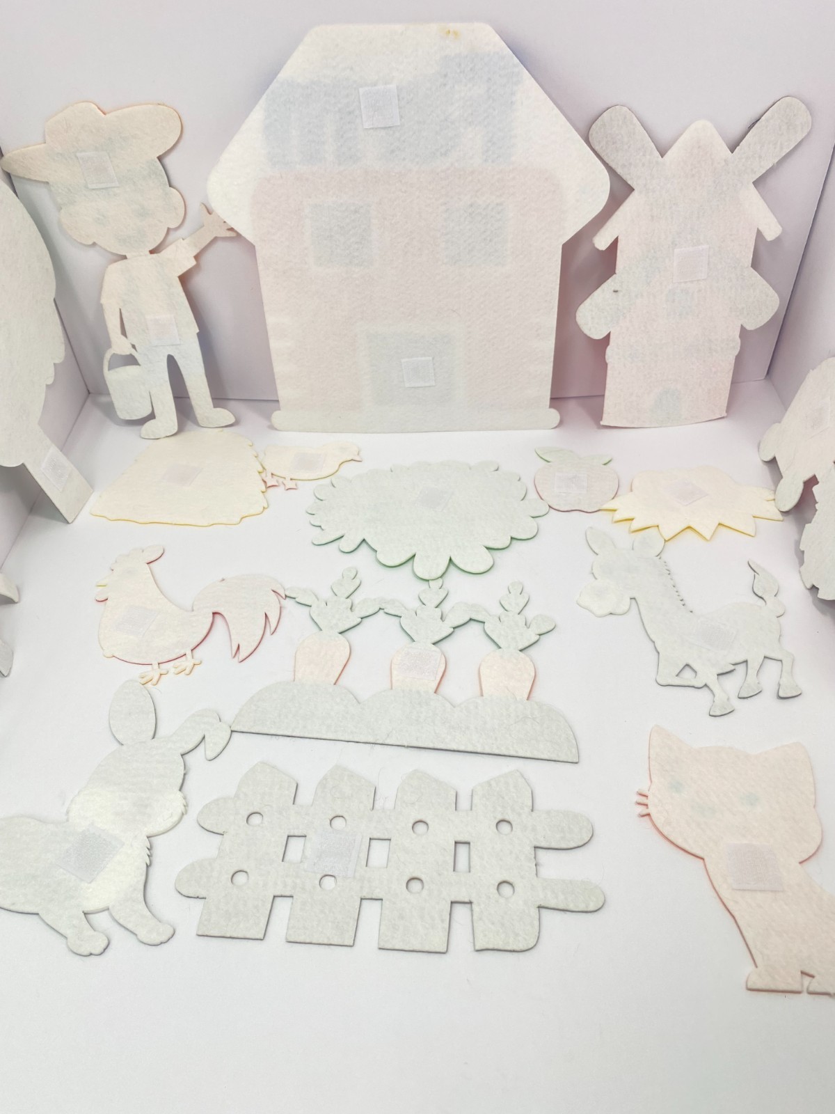 Farm Animal Felt Story Set – Hook‑and‑Loop Backing – 30+ Pieces Preowned Wear
