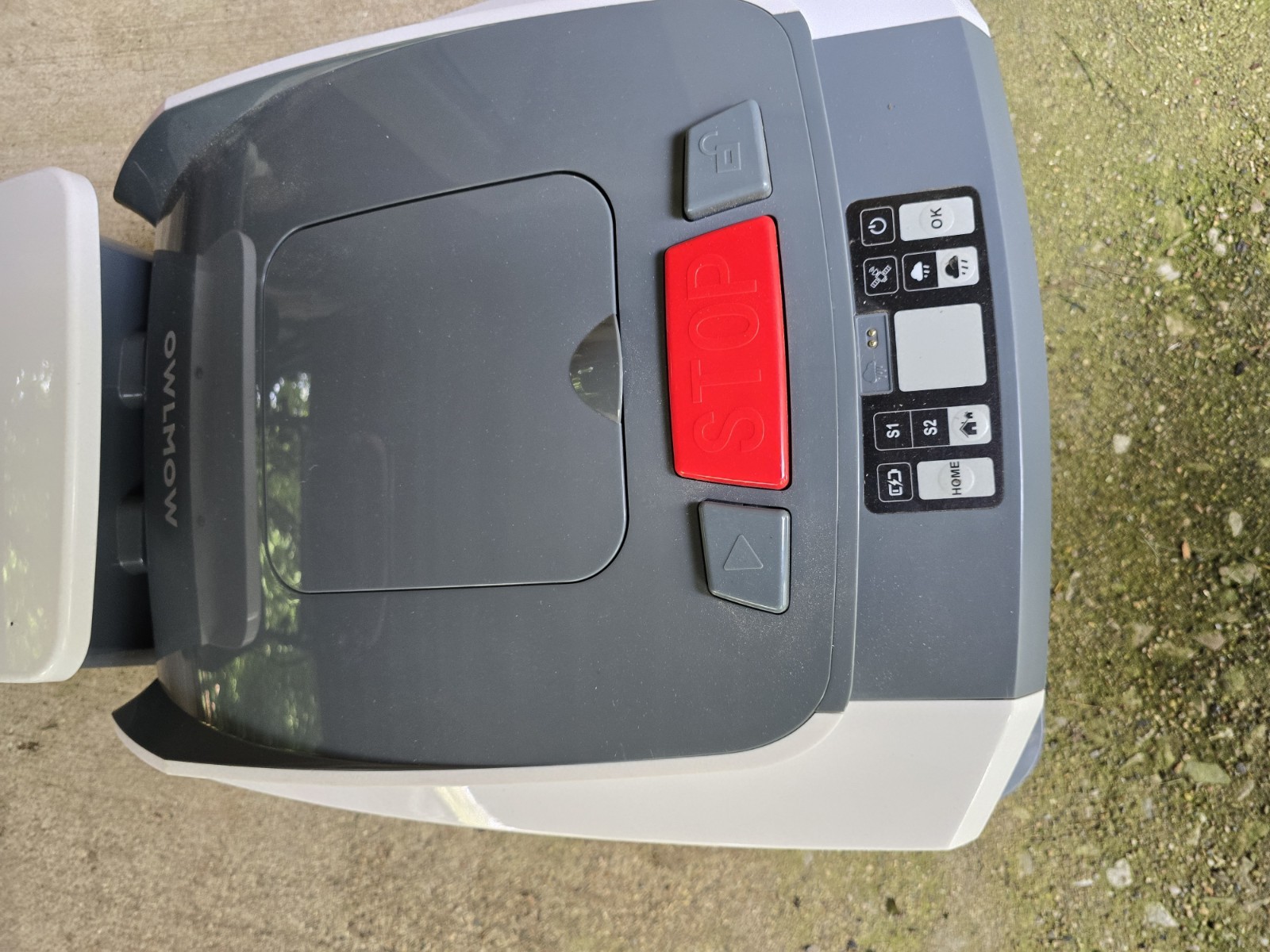 Robot Lawn Mower with GPS Navigation and 200m Boundary Wire, Mows Up to 1000qm