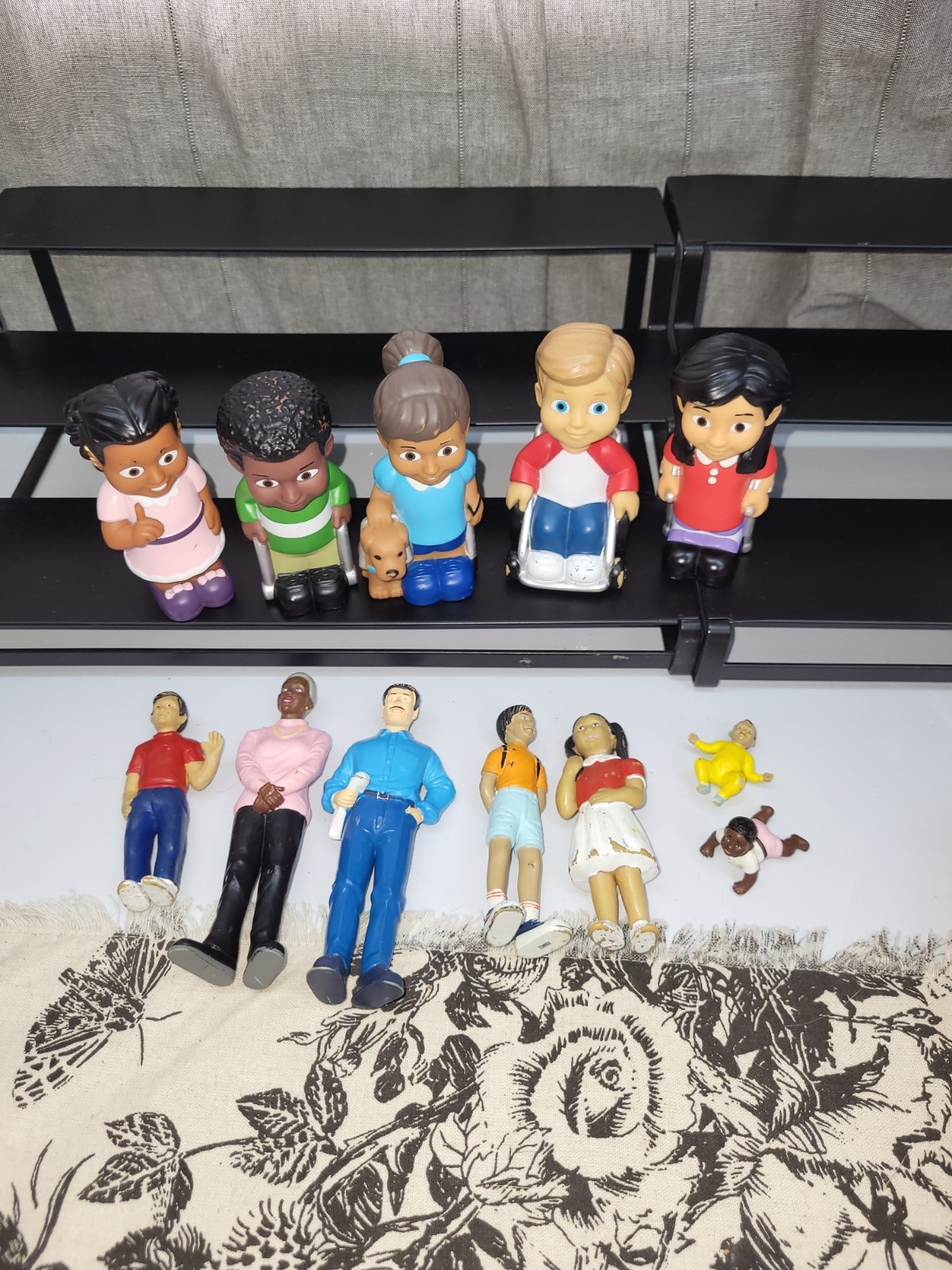 Lakeshore Education VTG PVC & Plastic Toy Block Play People Figures Lot of 12