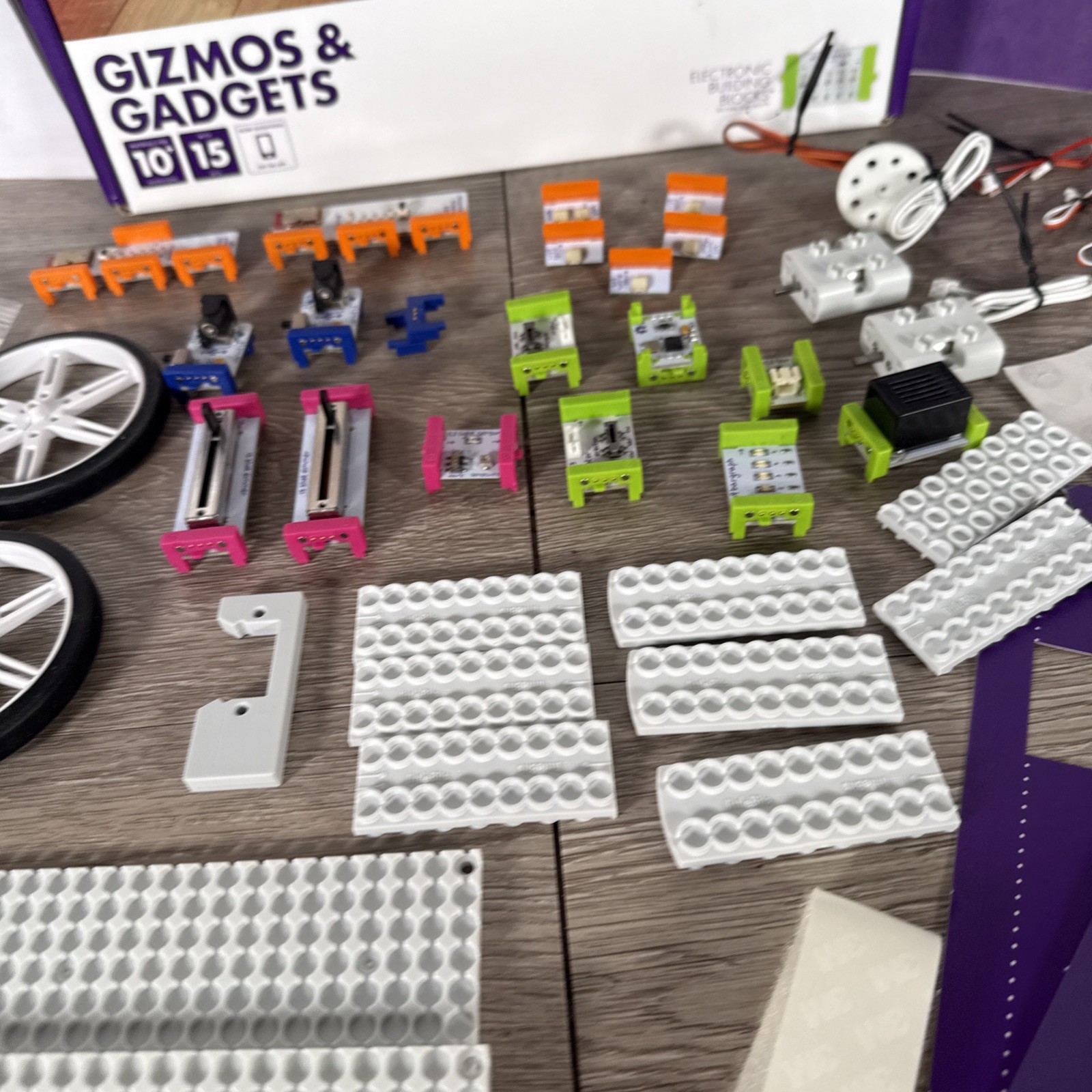 NEW Little Bits Gizmos & Gadgets Kit, STEM – Electronic Bitbot Makers Toy