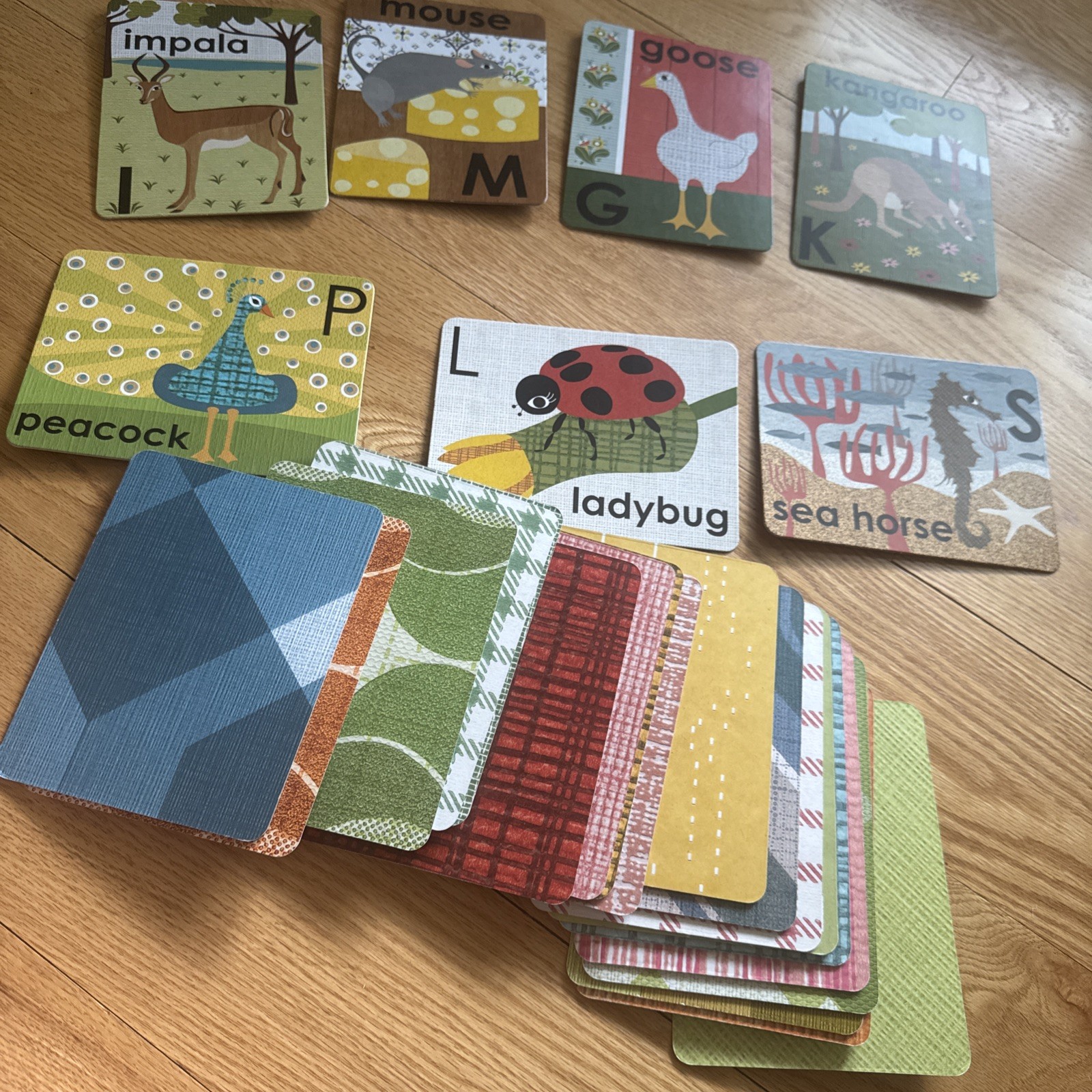 Alphabet Animals Flash Cards – Lisa Dejohn – Sturdy Board Print -Chronicle Books