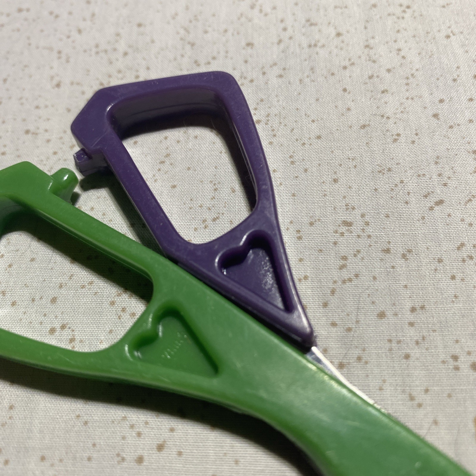 Unbranded 5 1/2″ KIDS SAFETY SCISSORS: Blunt Tip, Green & Purple, Hearts