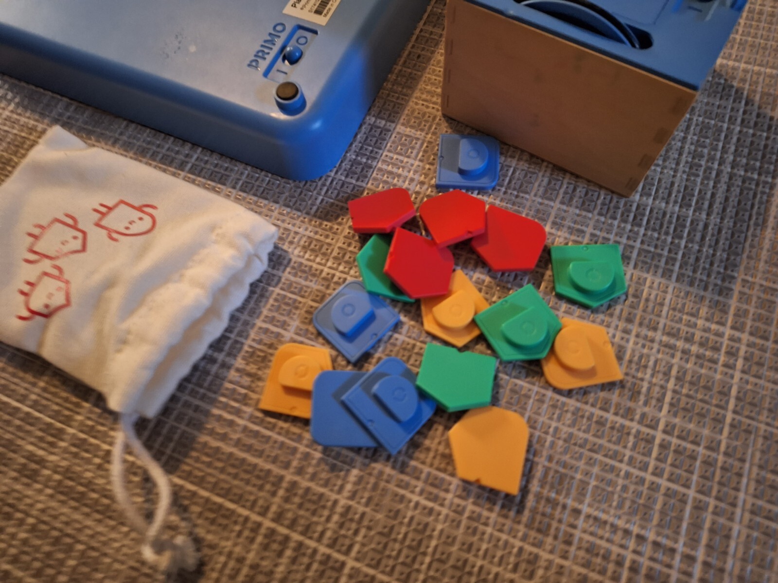 Cubetto Educational Coding Wooden Robot Montessori Toy & 5 Adventure packs extra