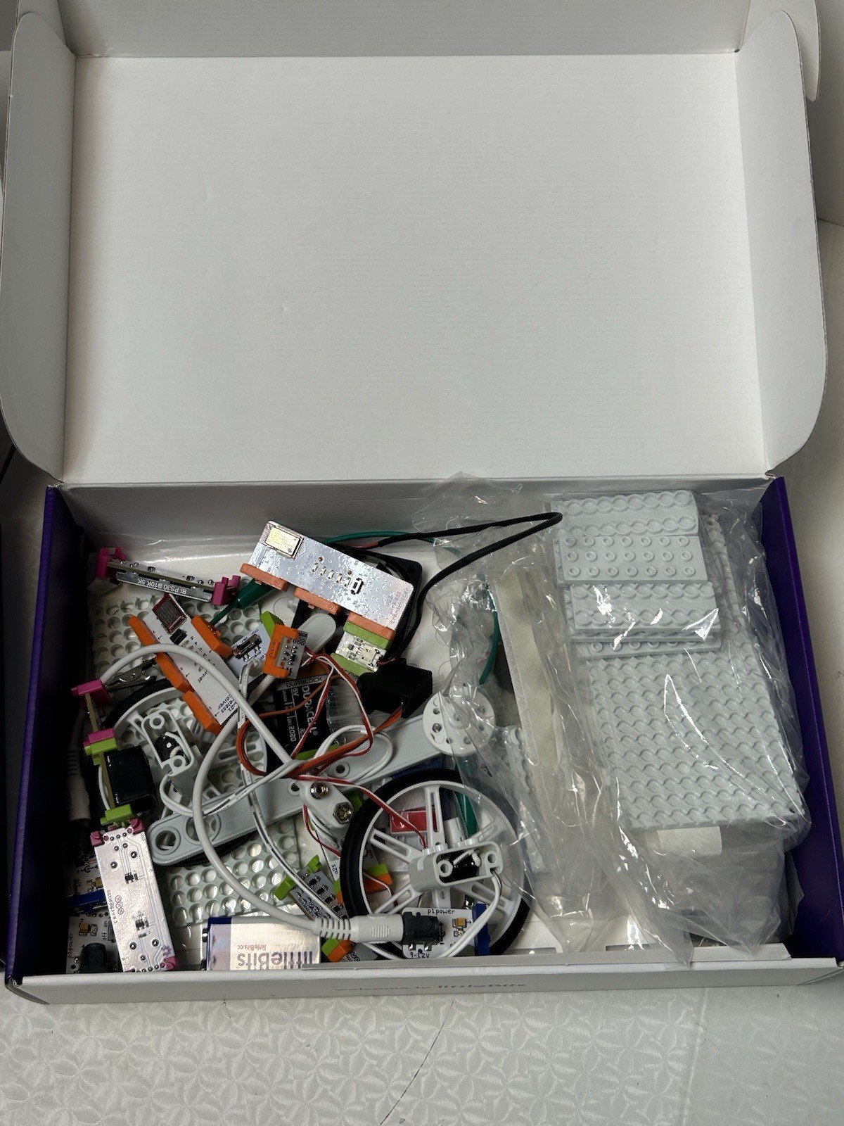 2Little Bits Gizmos & Gadgets Kit, STEM – Electronic Bitbot Makers Toy Open box