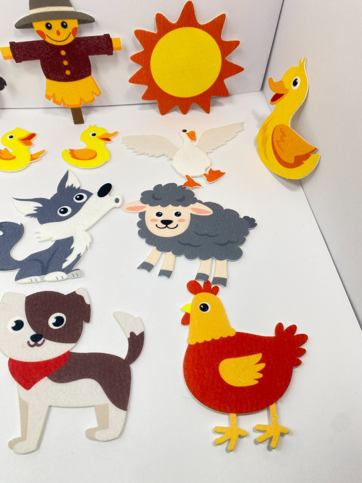 Farm Animal Felt Story Set – Hook‑and‑Loop Backing – 30+ Pieces Preowned Wear