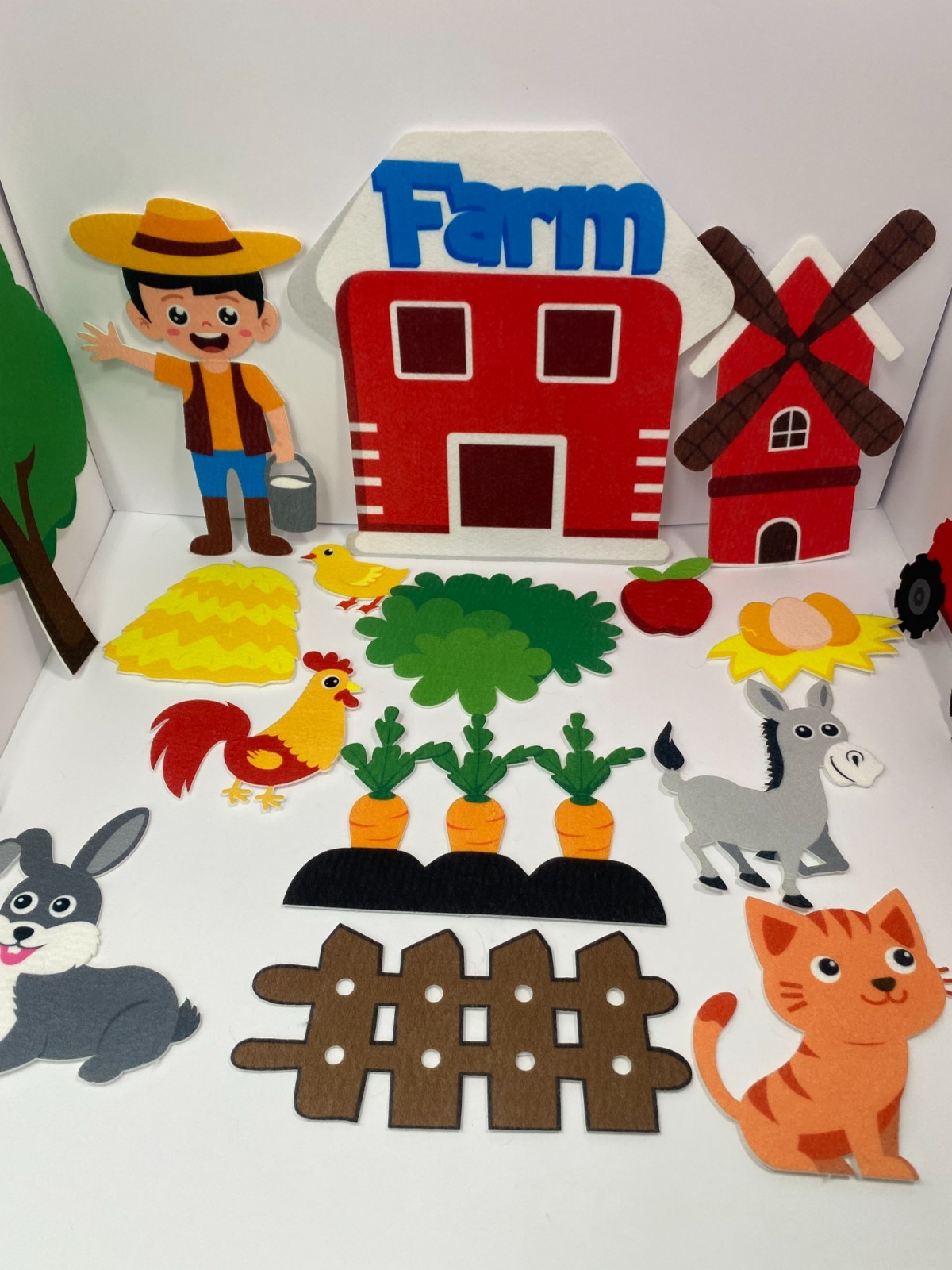 Farm Animal Felt Story Set – Hook‑and‑Loop Backing – 30+ Pieces Preowned Wear
