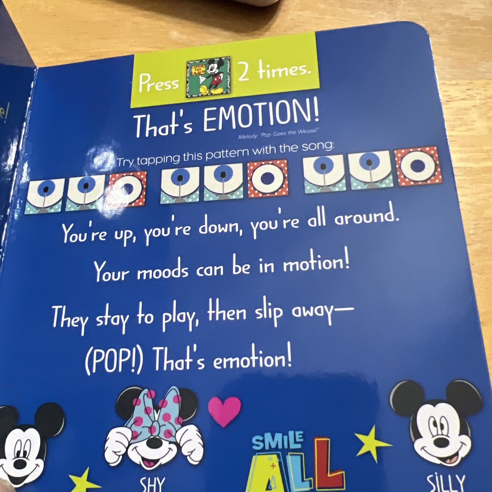 MICKEY & FRIENDS “Busy Beats” Electronic Music Maker and 8 Book Library