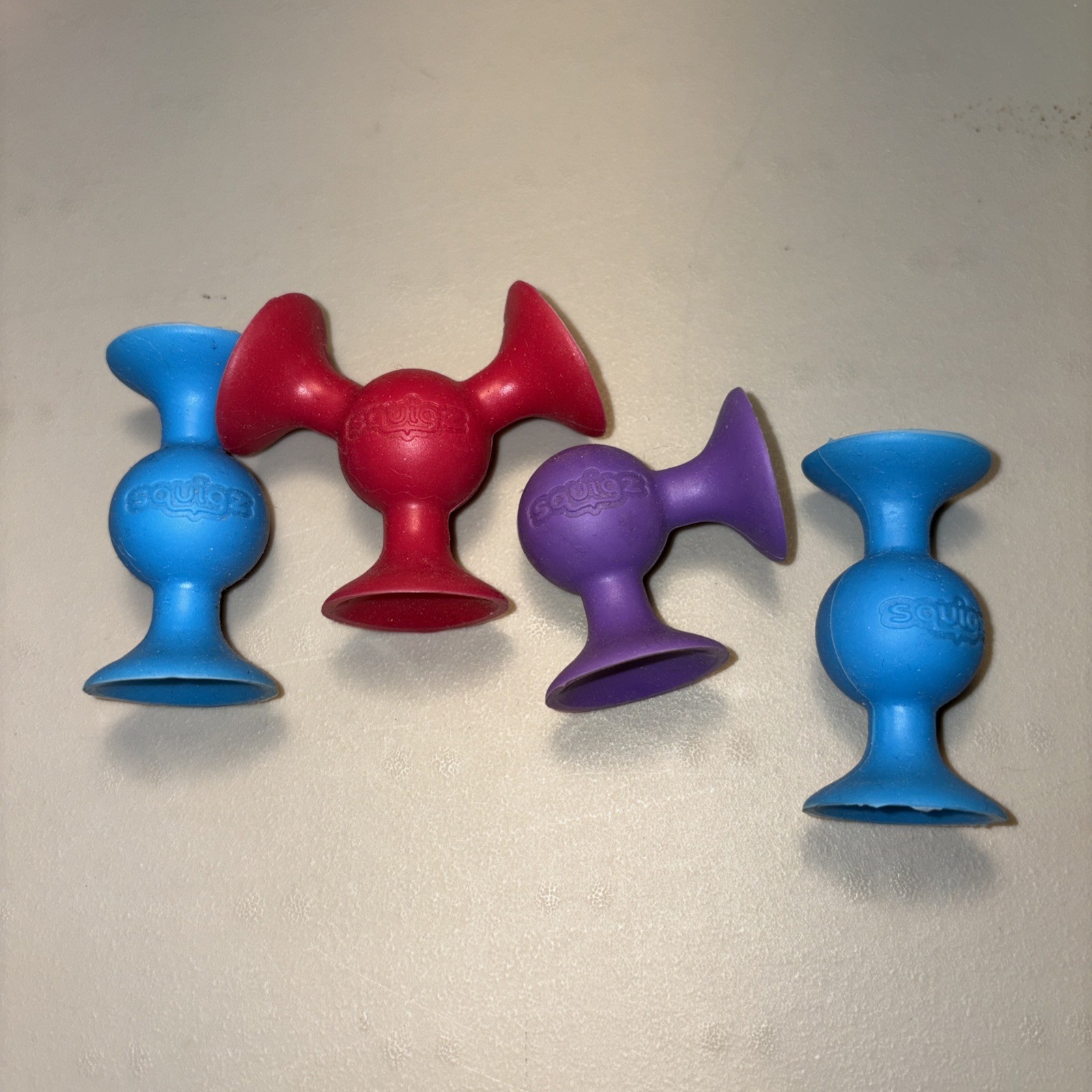 4 Squigz Fun Little Suckers Fat Brain Suction Cup Toys creative thinking imagine