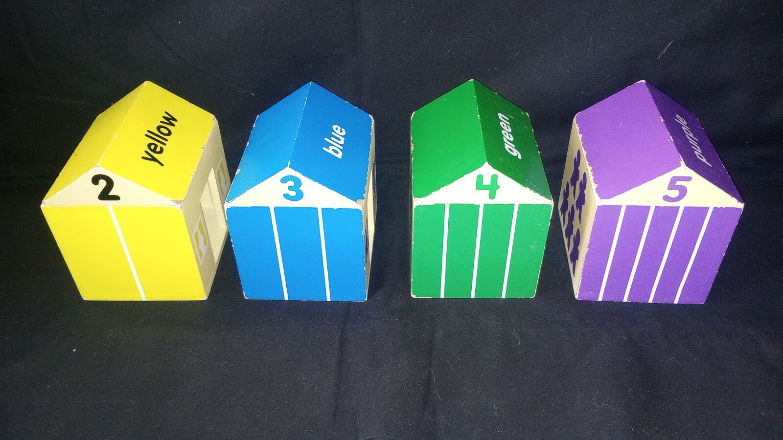 Environments 2017 Excellence Learning Corp. Colors & Counting Wood Houses