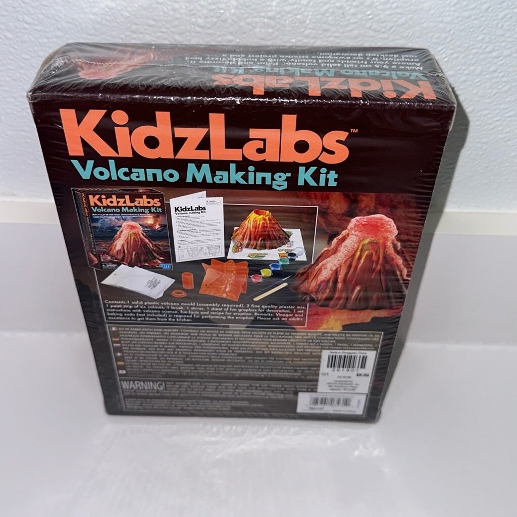 SEALED! New in box!! Kidz Labs Volcano Making Kit Science Project Decor 2015 4M