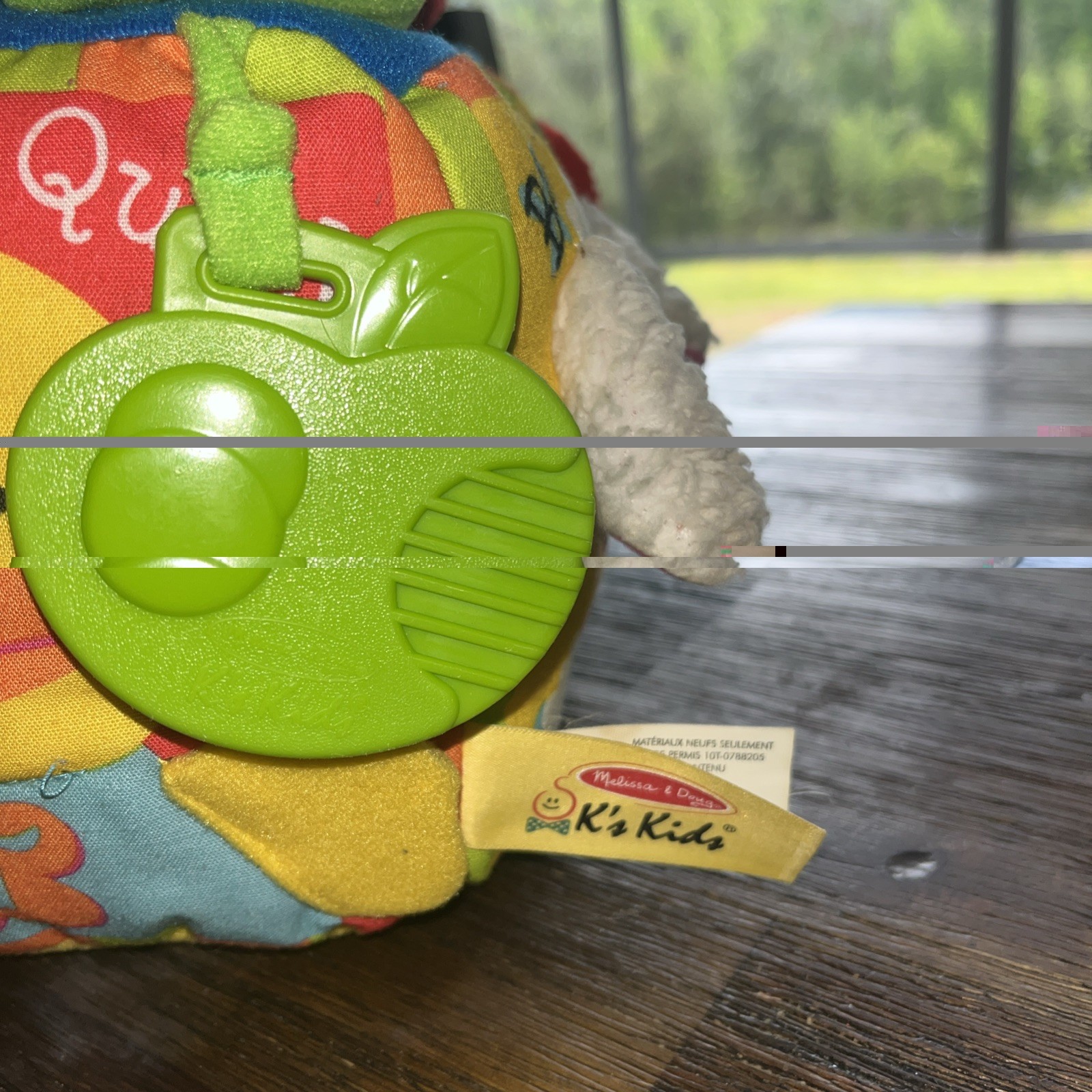 Melissa & Doug Musical Farmyard crinkle Cube