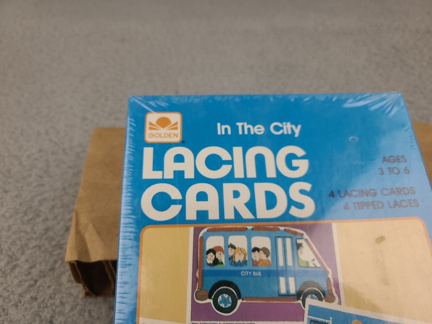 1x SEALED NEW Golden Vintage 1984 Cardboard Lacing Cards and Laces In the City
