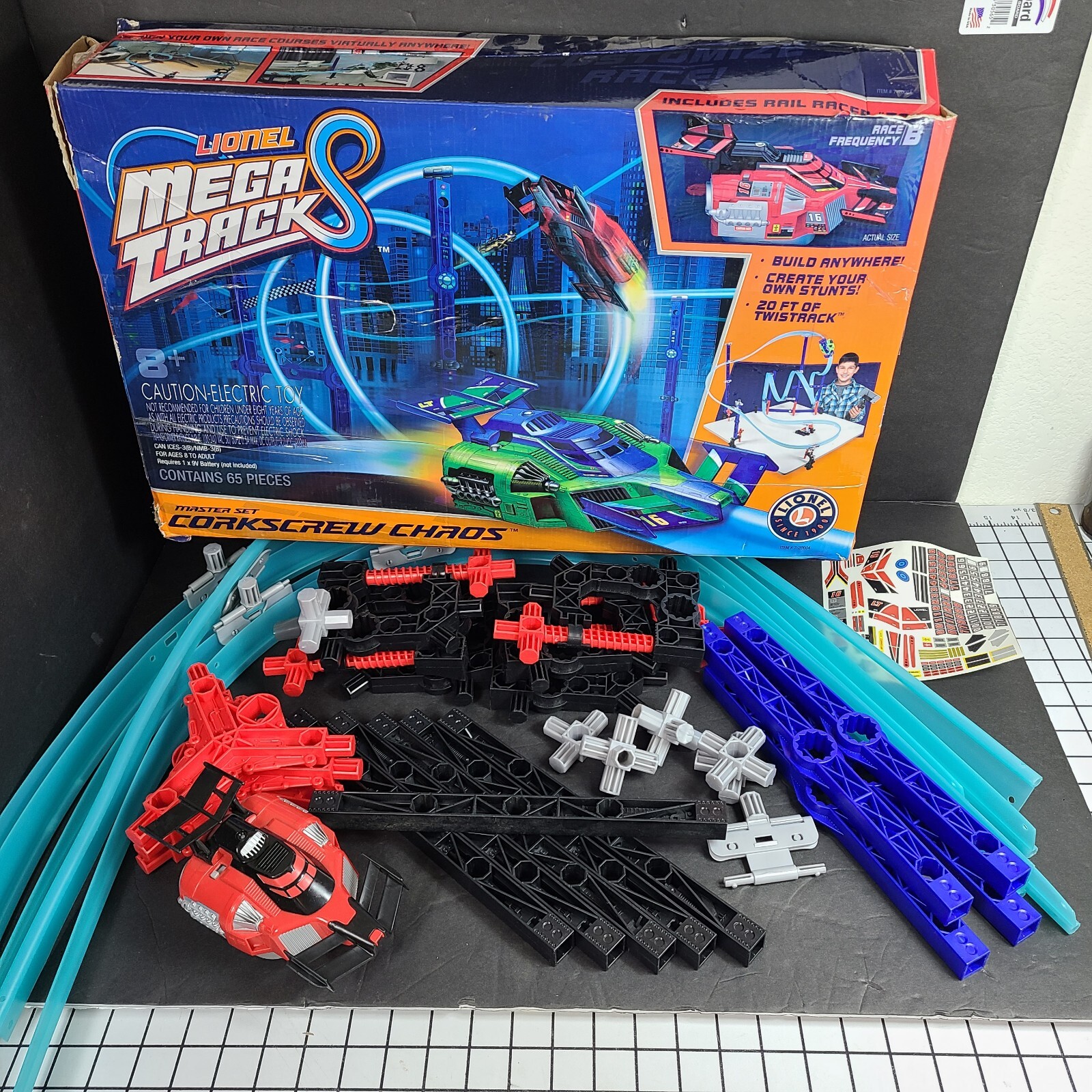 Lionel 7-20004 Mega Tracks Corkscrew Chaos Starter Set – Red Car Pre-Owned Open