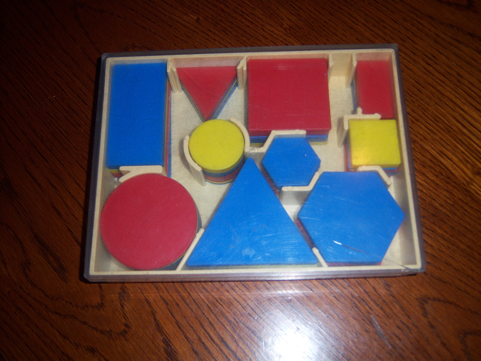 VTG Invicta Educational Aid Desktop Attribute Logic Blocks 36-120 England GAME