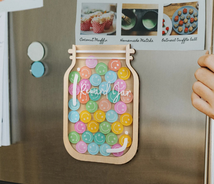 NIB, Reward Jar, includes magnetic backing, and stand, smiley faces