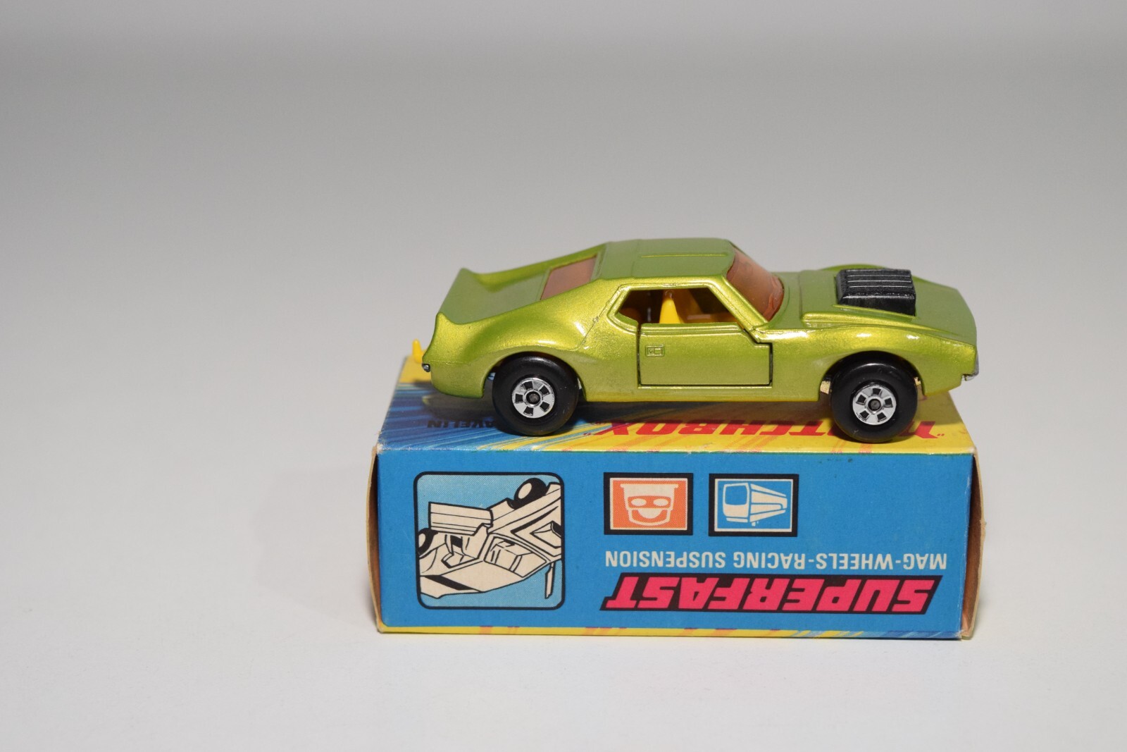 A94 1:64 3 INCH MATCHBOX SUPERFAST 9 AMX JAVELIN METALLIC GREEN MIB