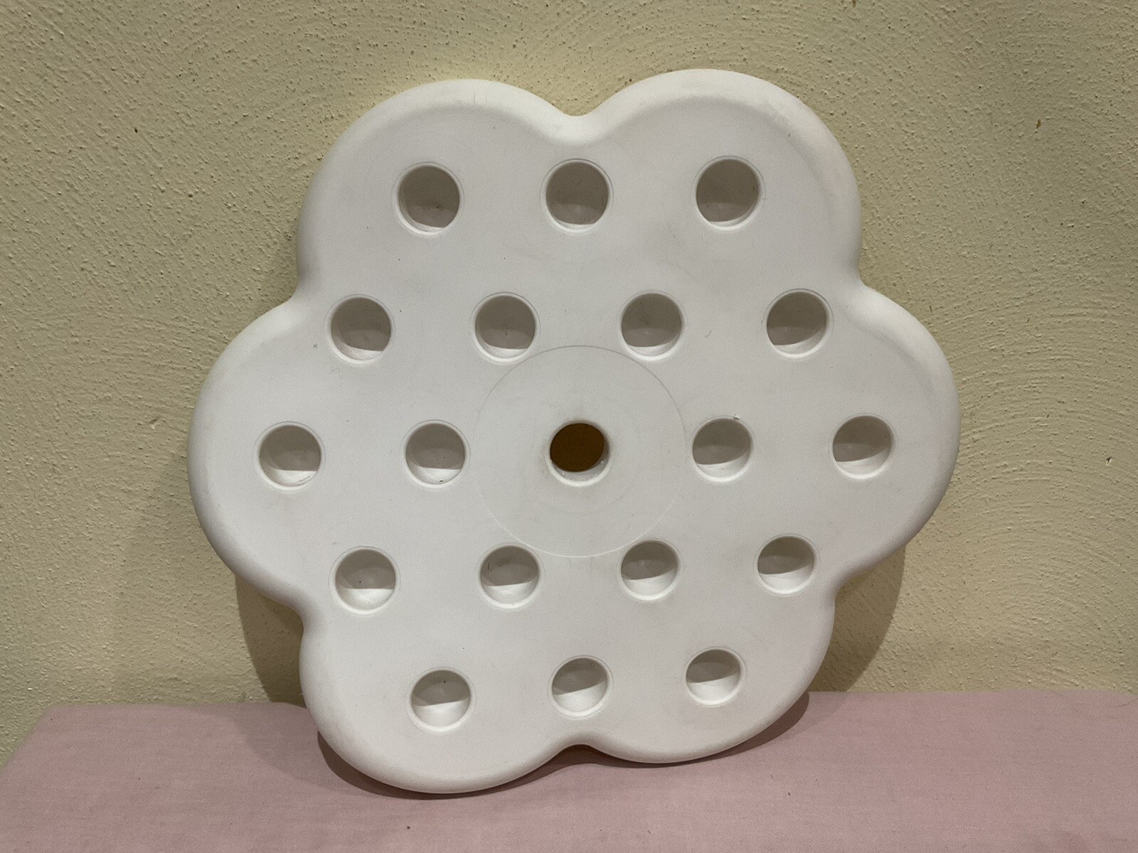 QUERCETTI SOFT TODDLER PEGBOARD WITH 24 JUMBO PEGS/4 COLORS + BONUS RATTLE PEG