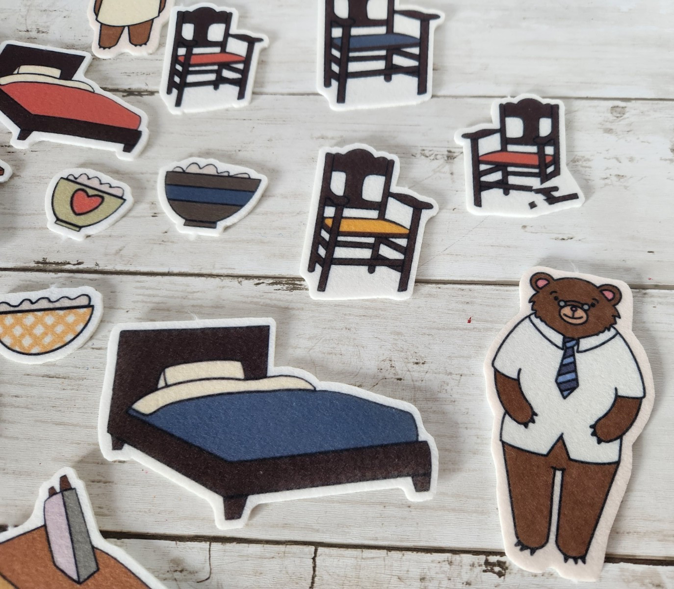 Twinkl Education “Goldilocks & 3 Bears” Soft Felt Story Character Cut Outs