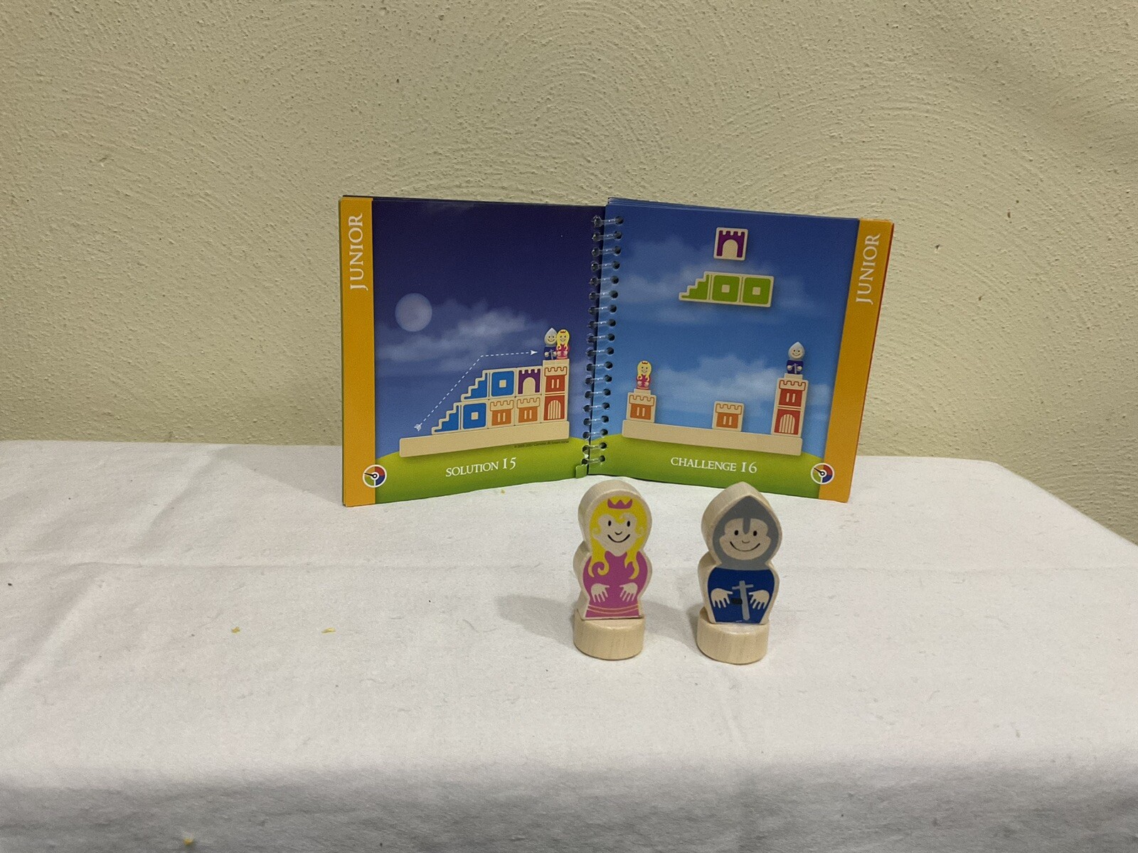 VTG. 2011 SMART GAMES CAMELOT JR LOGIC CASTLE BUILDING PUZZLES, BOOKLET, 4 +