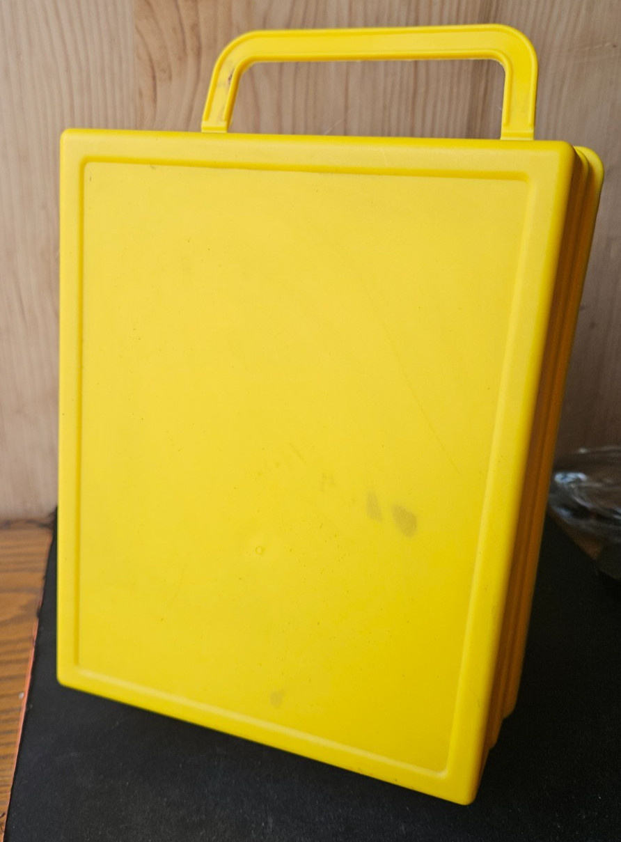 SESAME STREET EARLY LEARNING GAMES. VINTAGE YELLOW CARRY CASE. BIG BIRD IMAGE