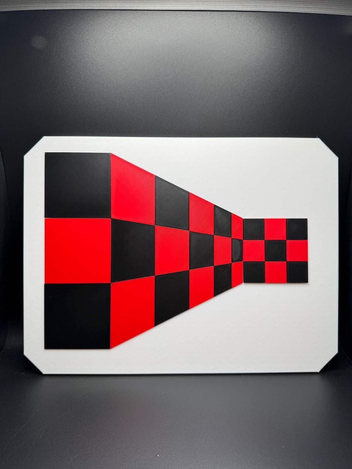 Optical Illusion, Perspective Illusion, Swap The Tops – Fun Optical Illusion