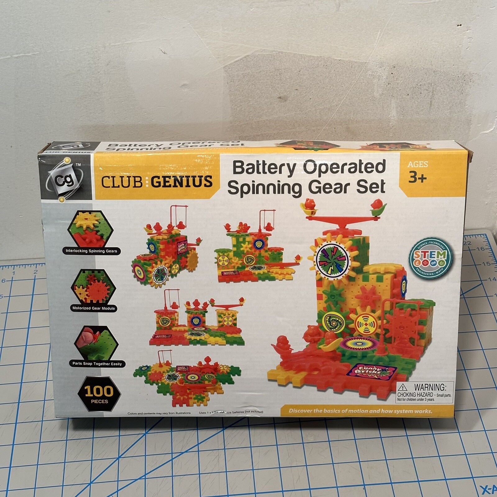 Club Genius Battery Operated Spinning Gear Set 100 pieces STEM Learning Building