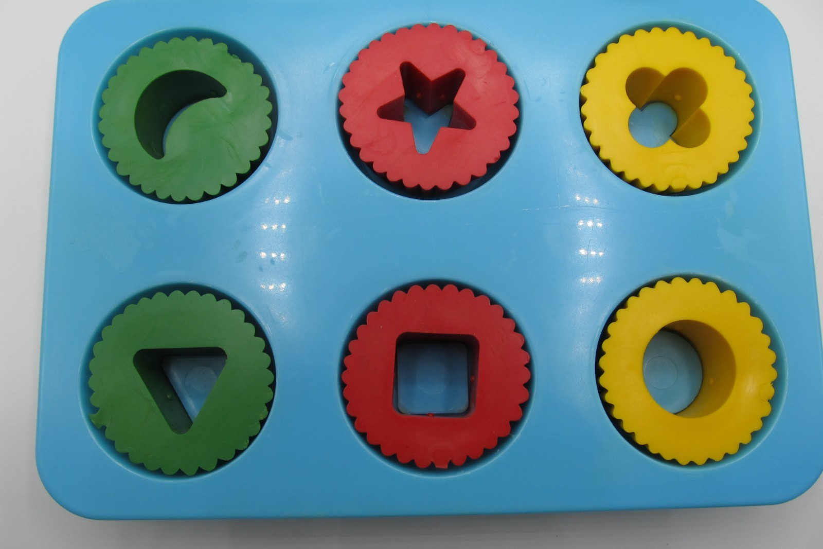 Discontinued Melissa & Doug Learning Resources Shape Sorting Cupcakes with Pan
