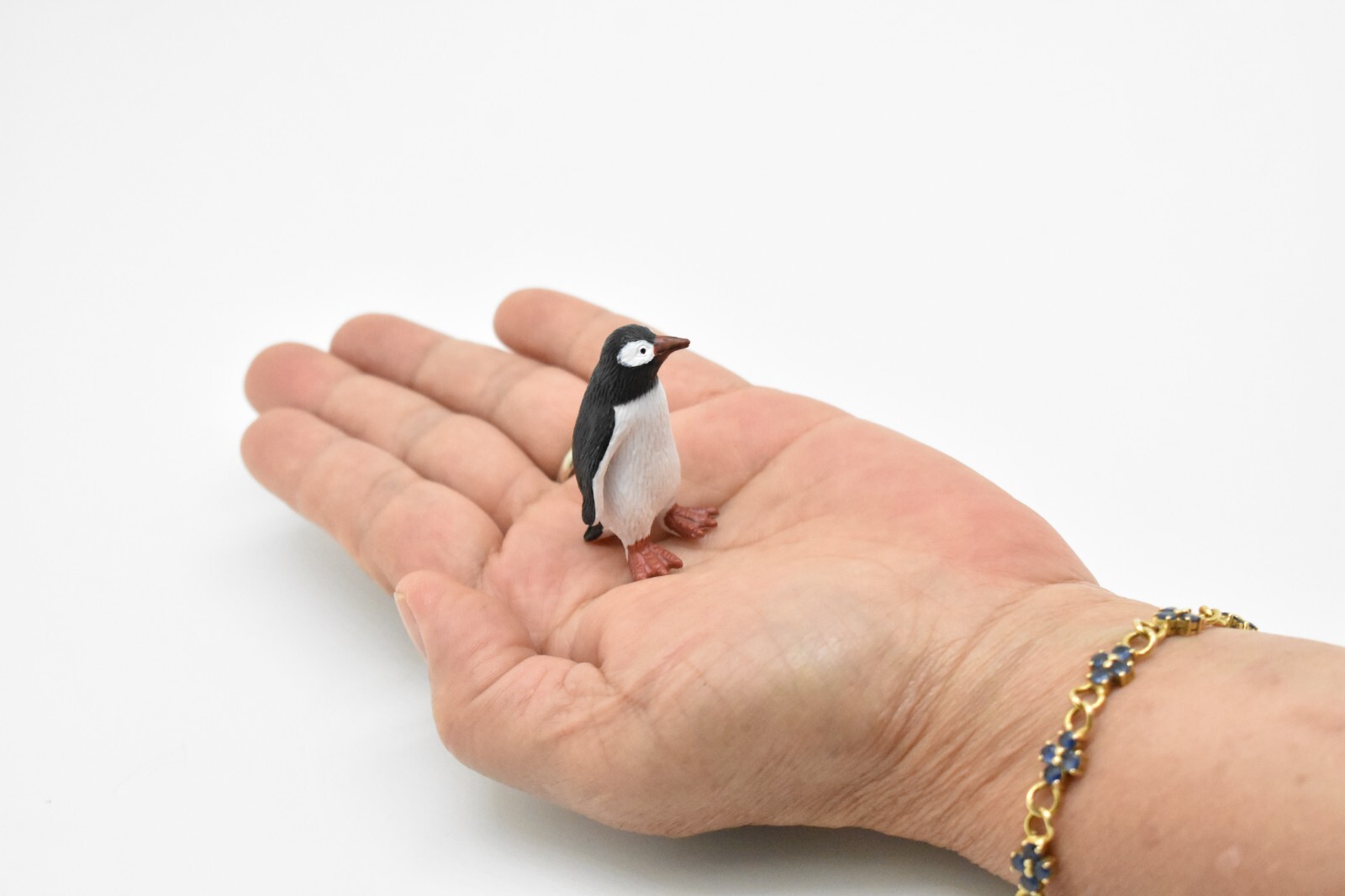 Penguin, Gentoo, Very Nice Plastic Model, Hand Painted Toy 1 3/4″ OK23 B618