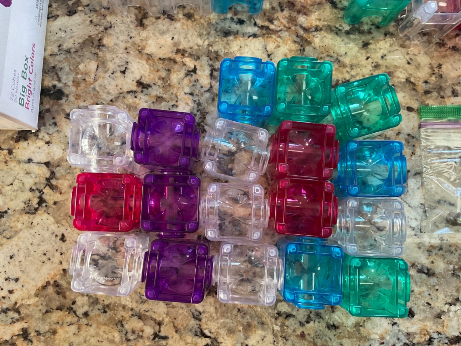 MINDWARE Q-BA-MAZE 2.0 MARBLE MAZE BIG BOX BRIGHT COLORS 69 CUBES 20 MARBLES