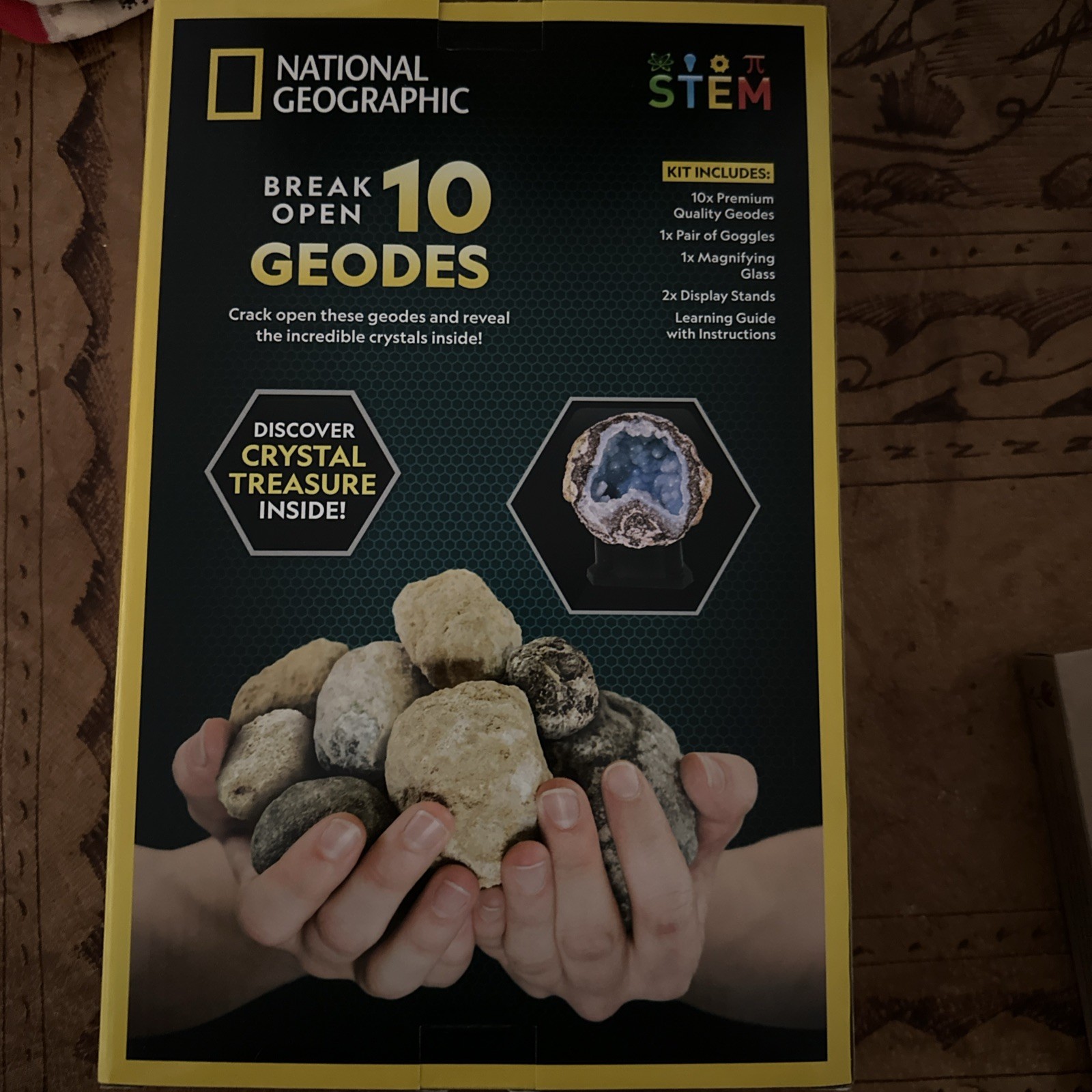 National Geographic NGGEO10 Break Open 10 Geodes Explore Crystals Science Kit