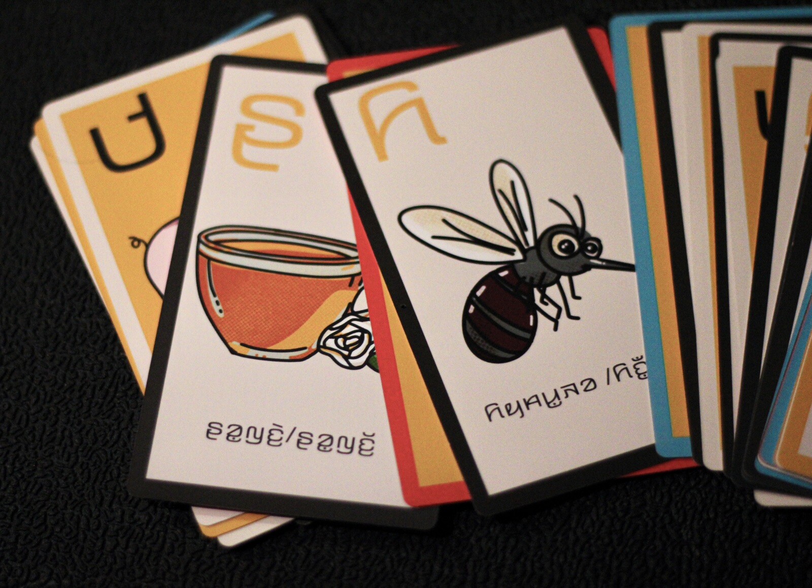Karenni alphabet flash cards, pictures with names in kayah.