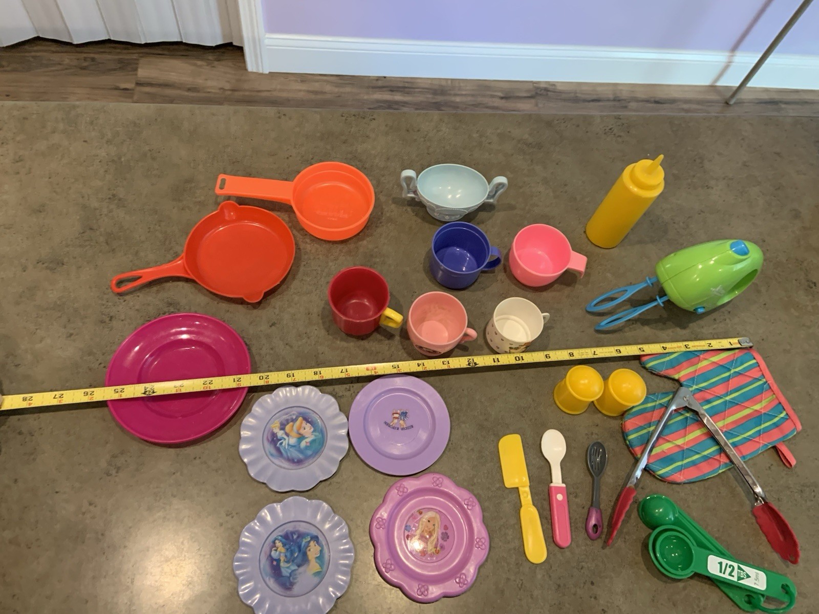 Children’s Kids Play Kitchen Lot 23 Mixer, Cups, Utensils, Pans & More