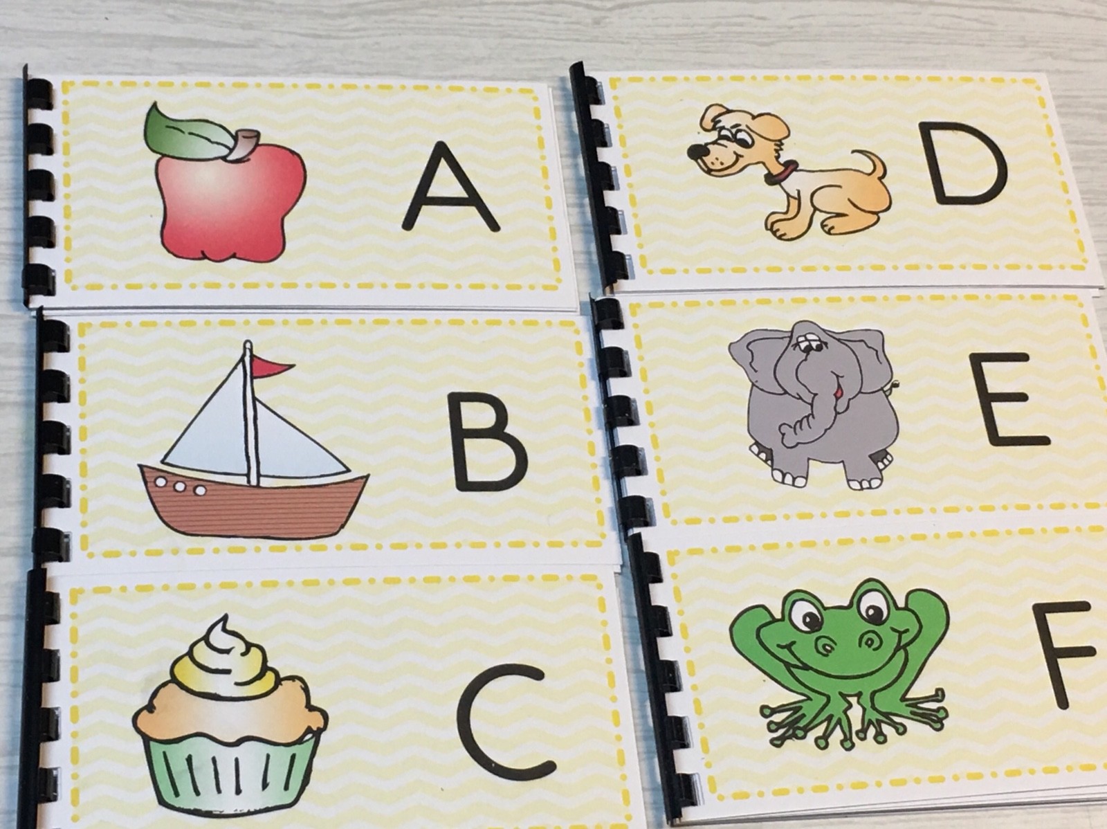 Montessori materials – Pre-Reading Series – 26 Pre-reading Alphabet Booklets