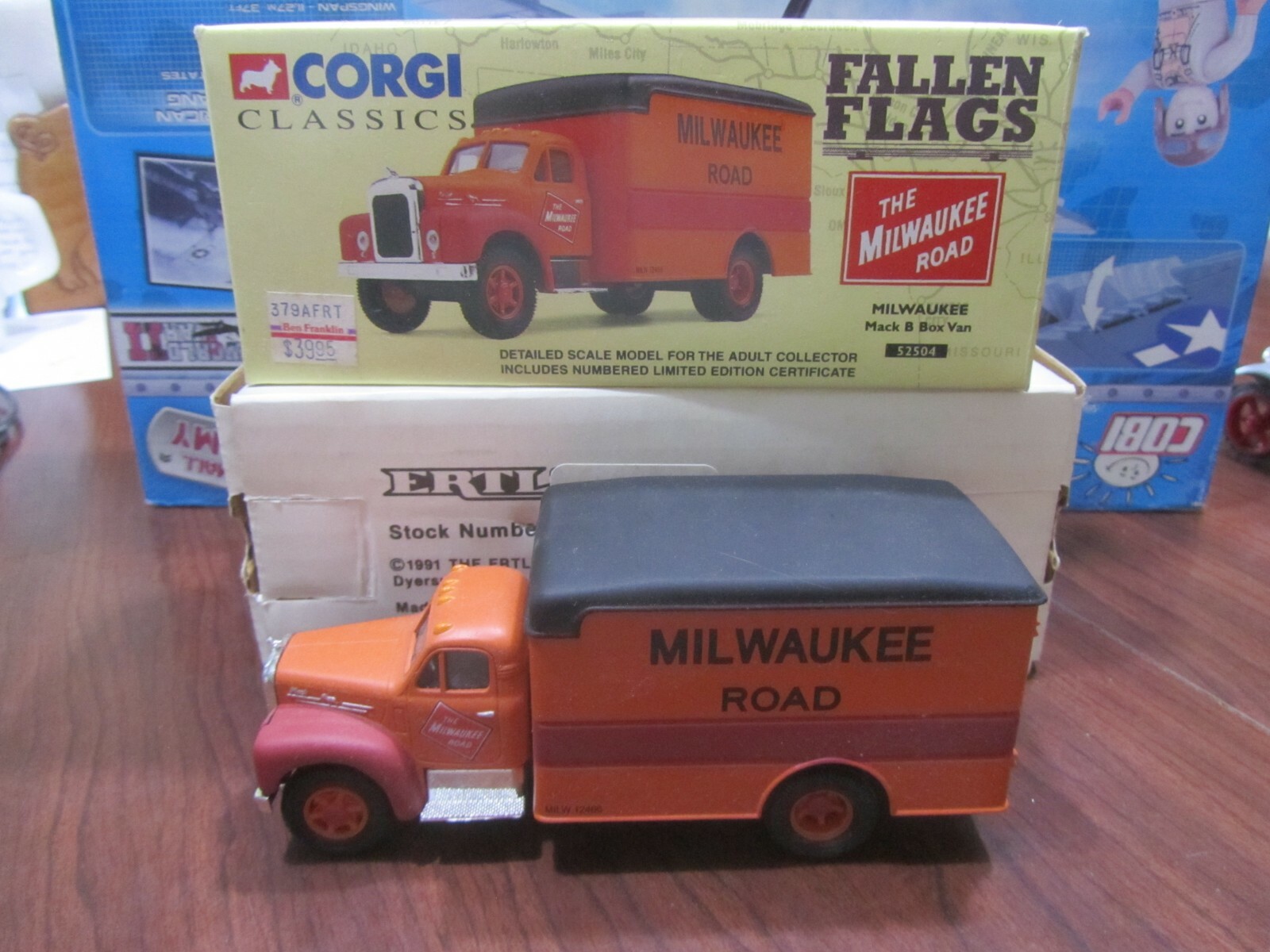 Corgi Classics 52504 Fallen Flags die cast Milwaukee Road Mack B box van (NEW)