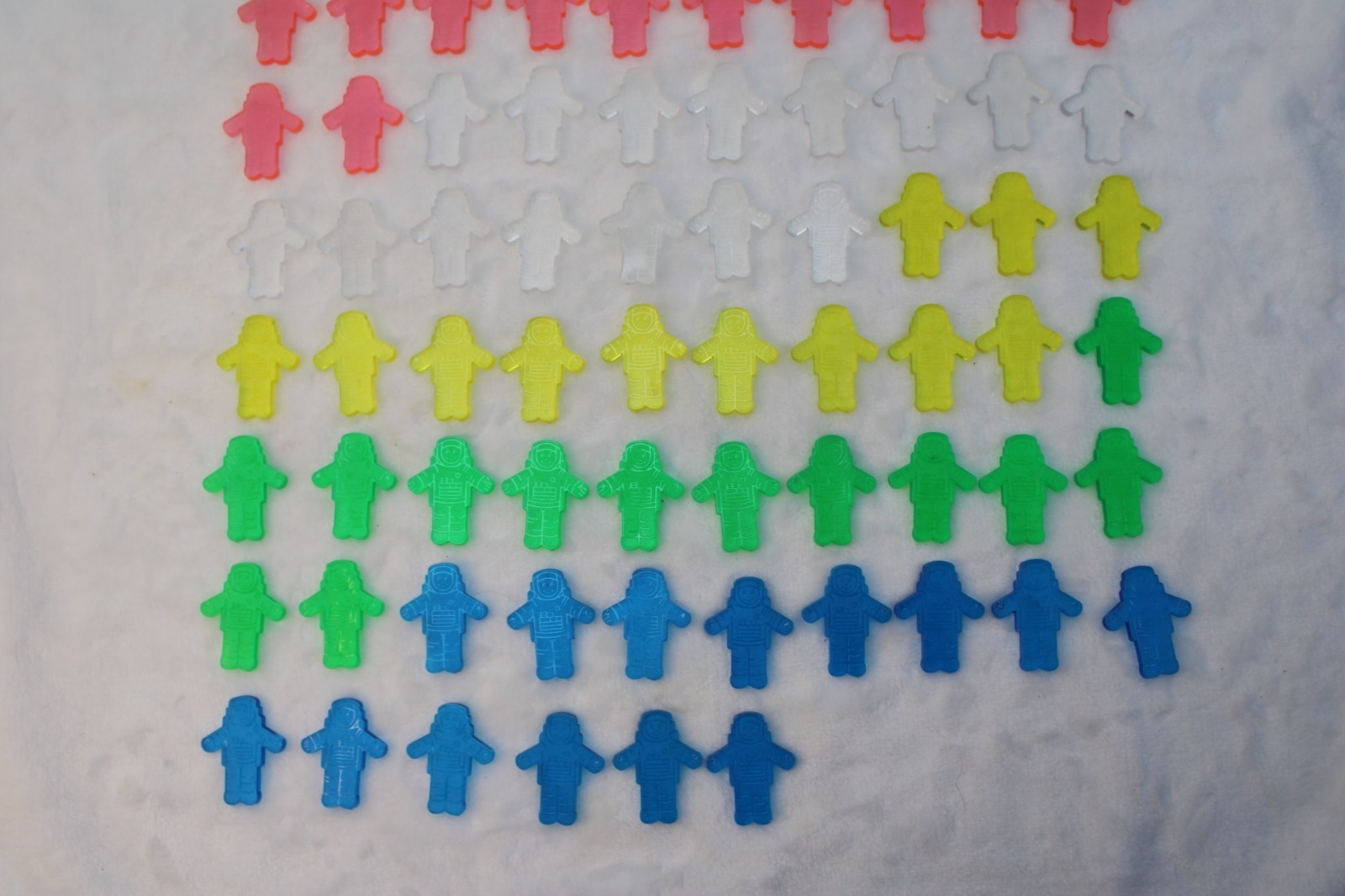 493 Flying Astronauts Chips Counting Sorting Counters School Visual Aide Parts