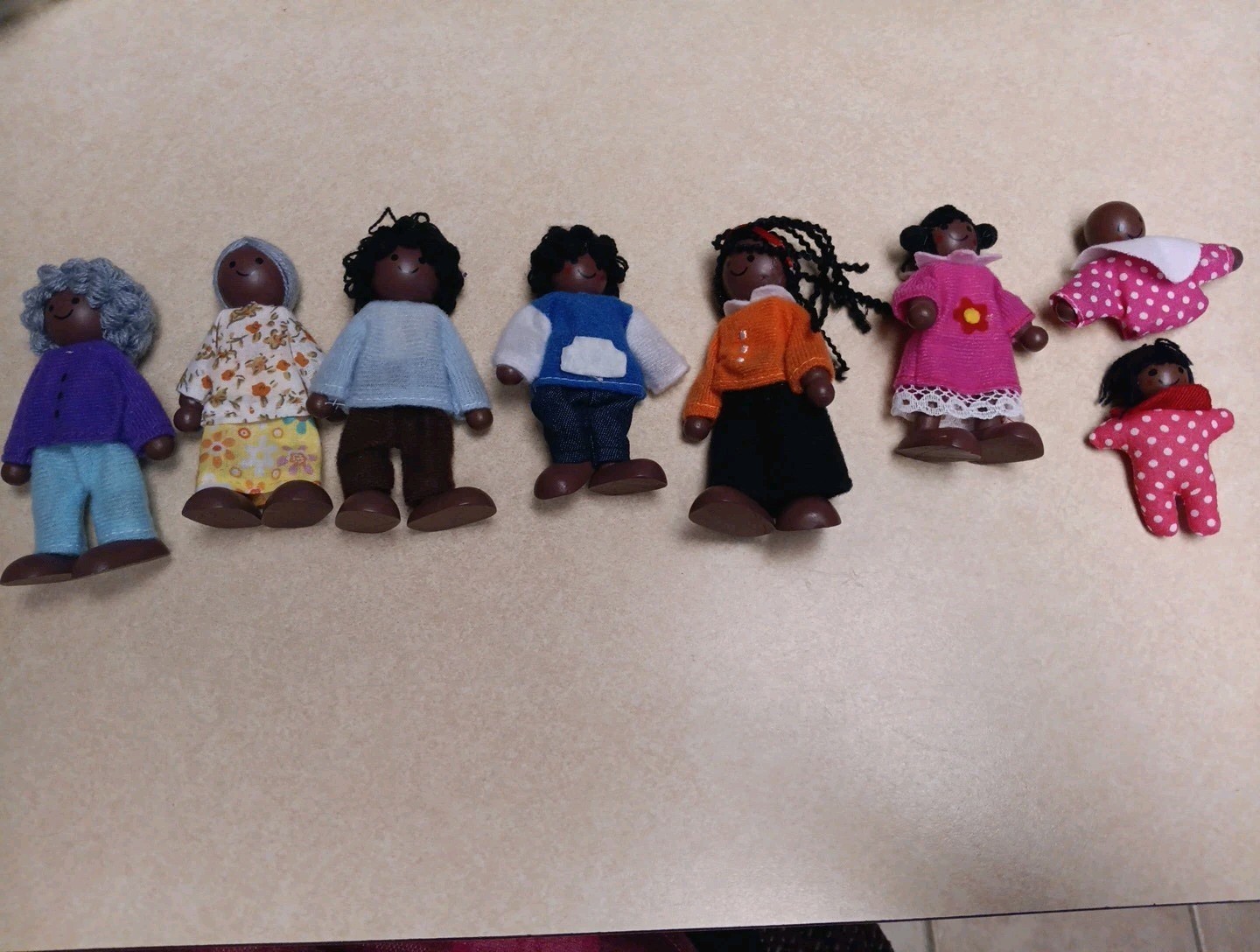 Wooden Poseable Doll Family of 8 African American dollhouse figures 3+