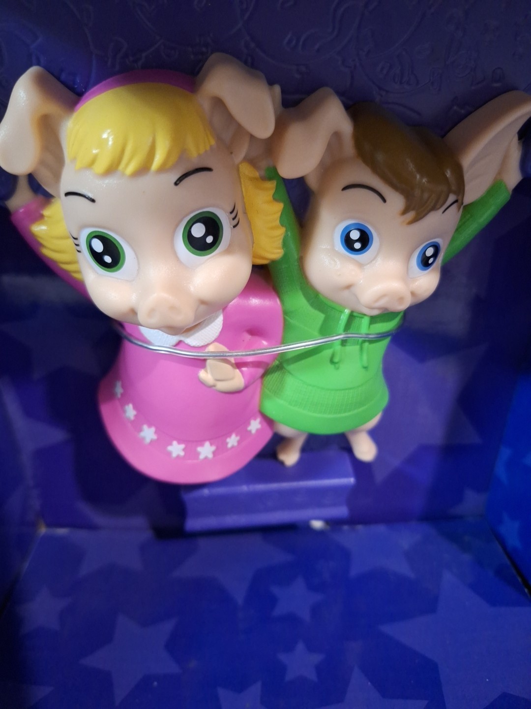 2 Polite Pigpals, Manners Made Easy. 2015, They Talk,