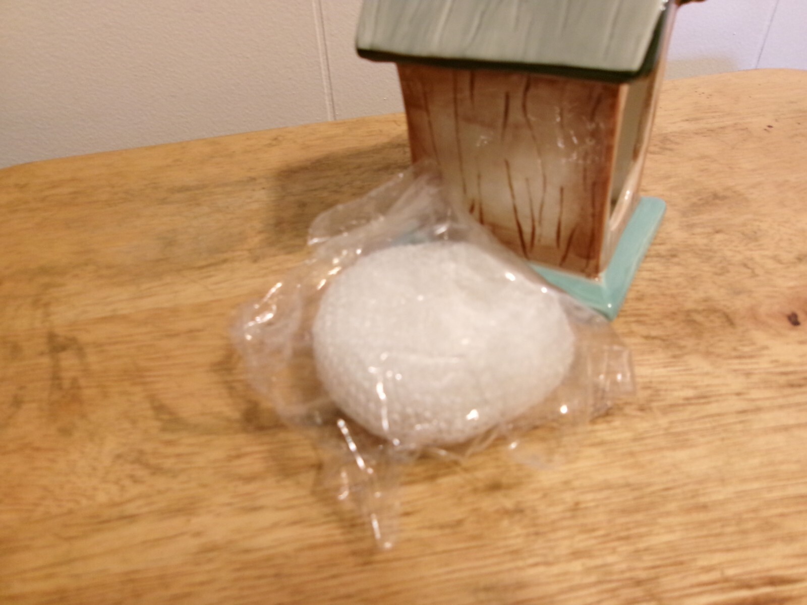 Boston Warehouse Bird house porcelain with kitchen scrubbie 2003