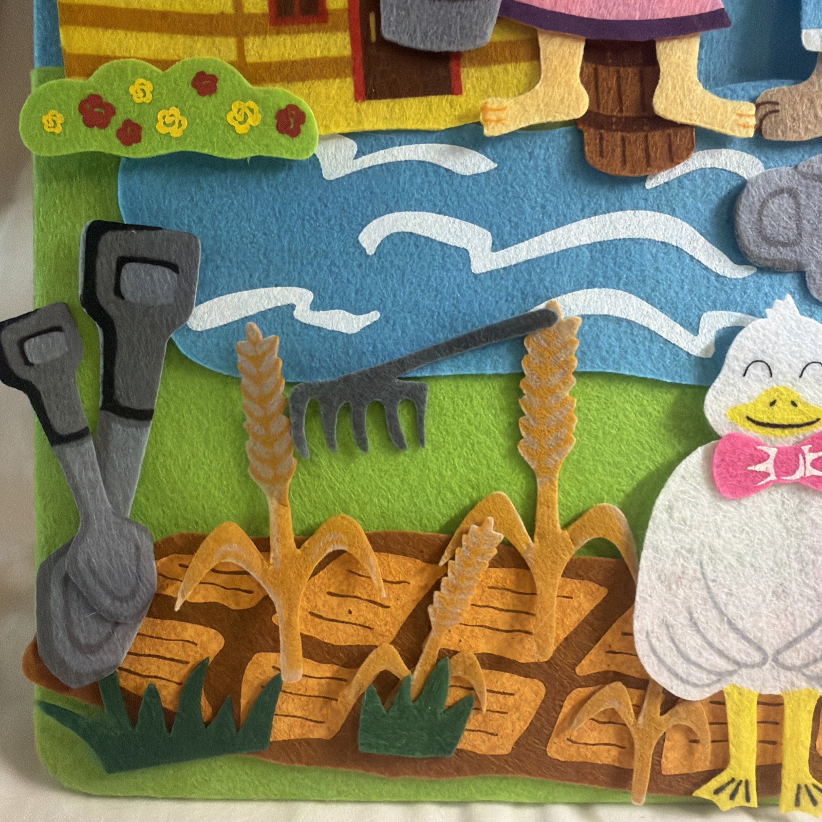 Felt Creations Hurricane Toys LITTLE RED HEN Storyboard 52 Pieces
