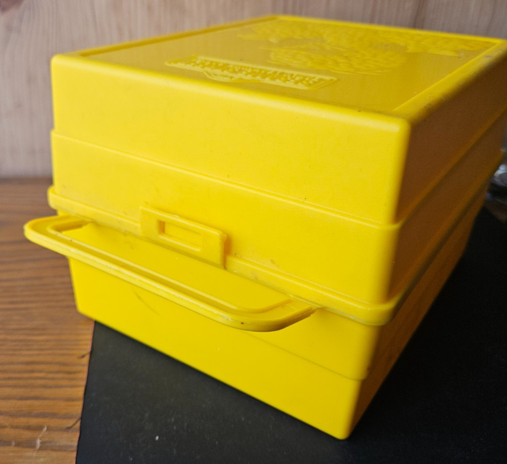 SESAME STREET EARLY LEARNING GAMES. VINTAGE YELLOW CARRY CASE. BIG BIRD IMAGE