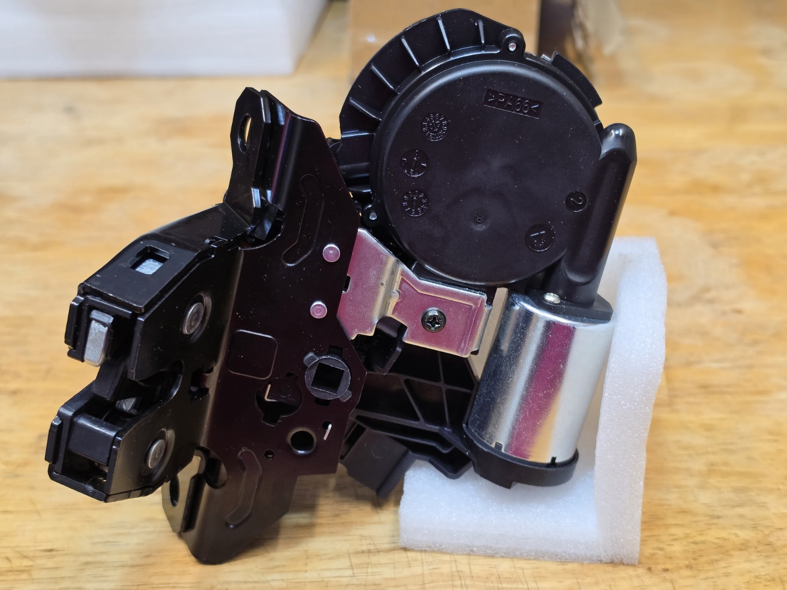 Liftgate Lock Actuator Rear Door Trunk Latch Tailgate Actuator GM GMC