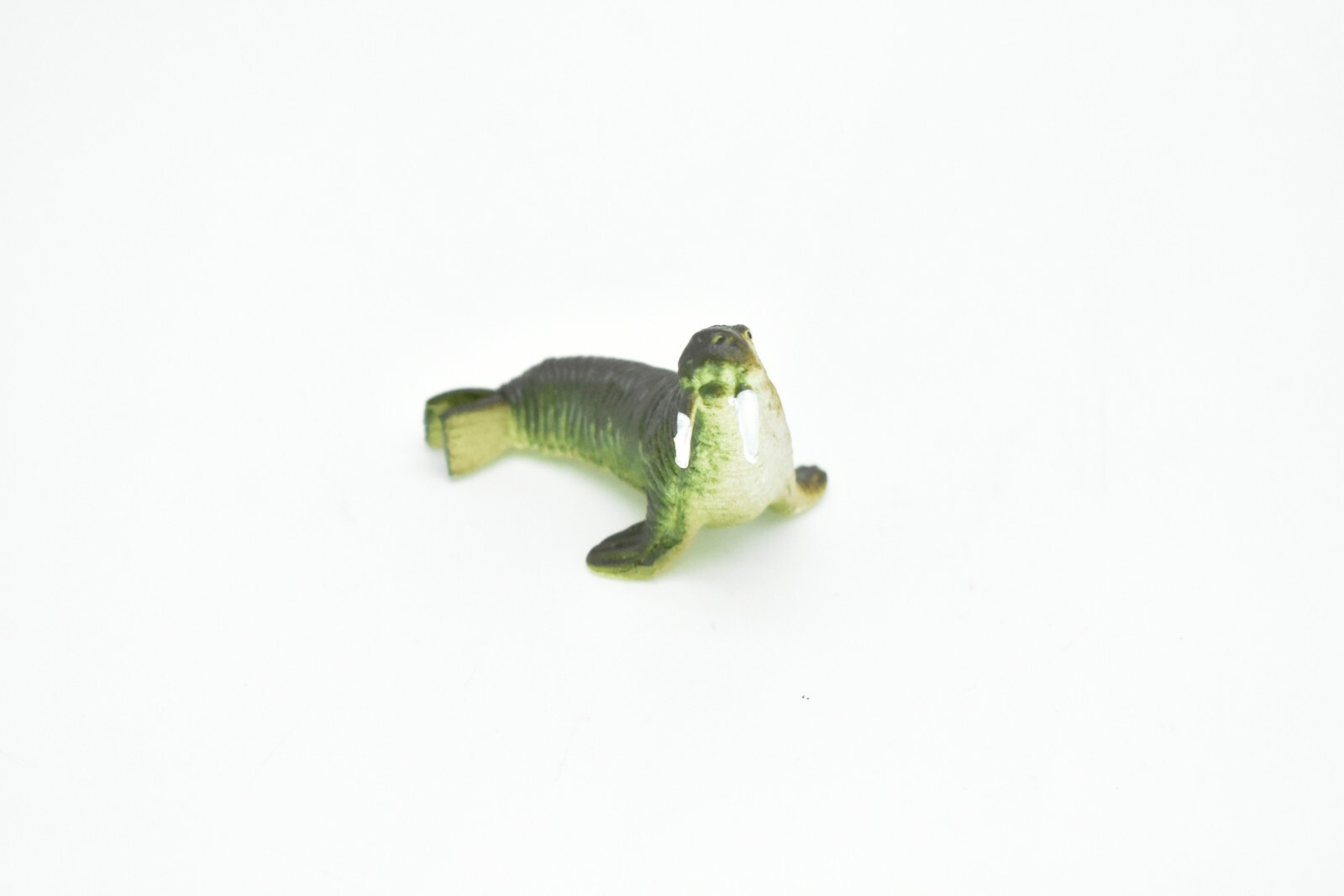 Walrus, Very Nice Plastic Replica 2″ – F220 B36